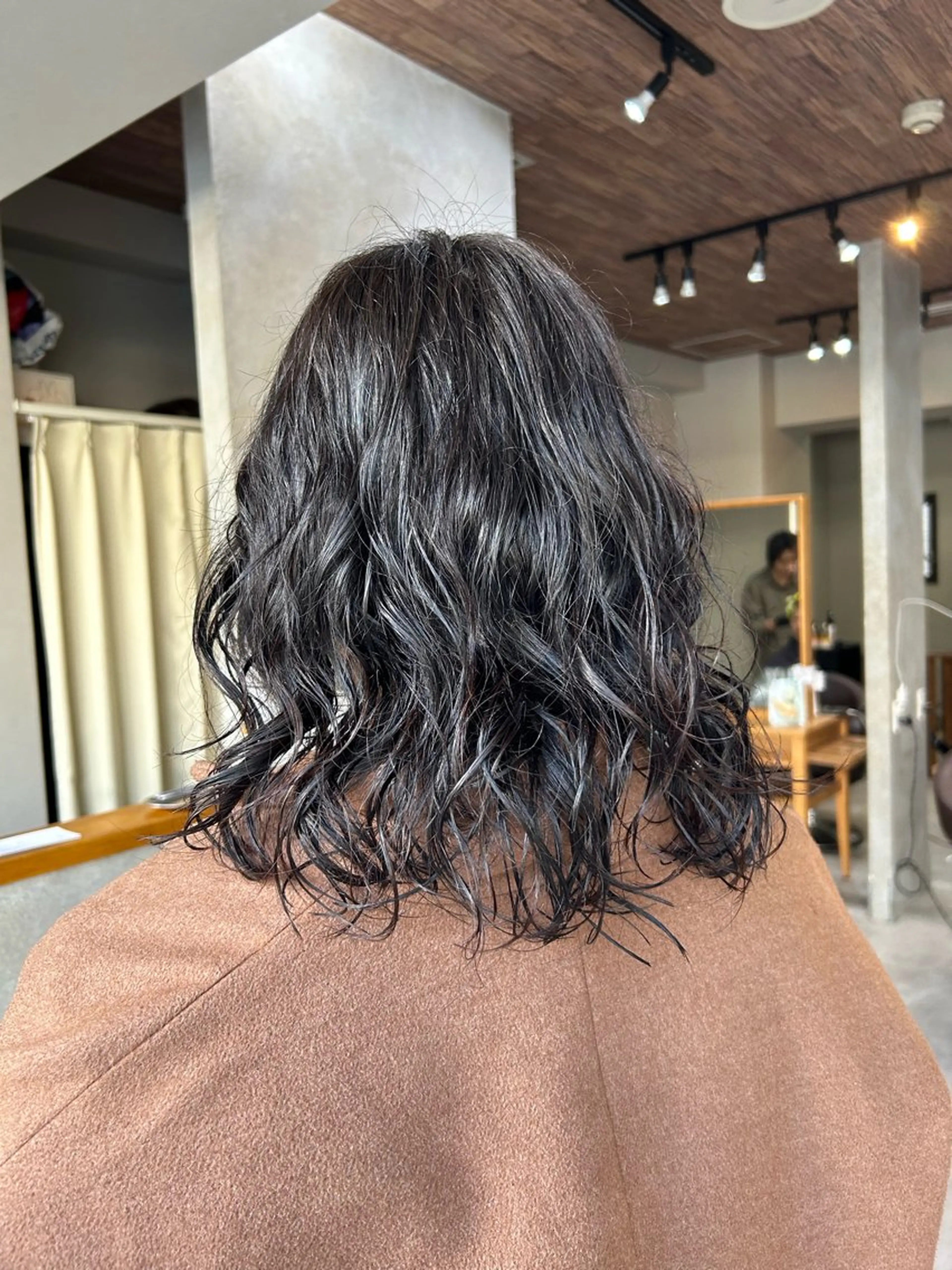 セミロング 川筋 桃果のヘアスタイル