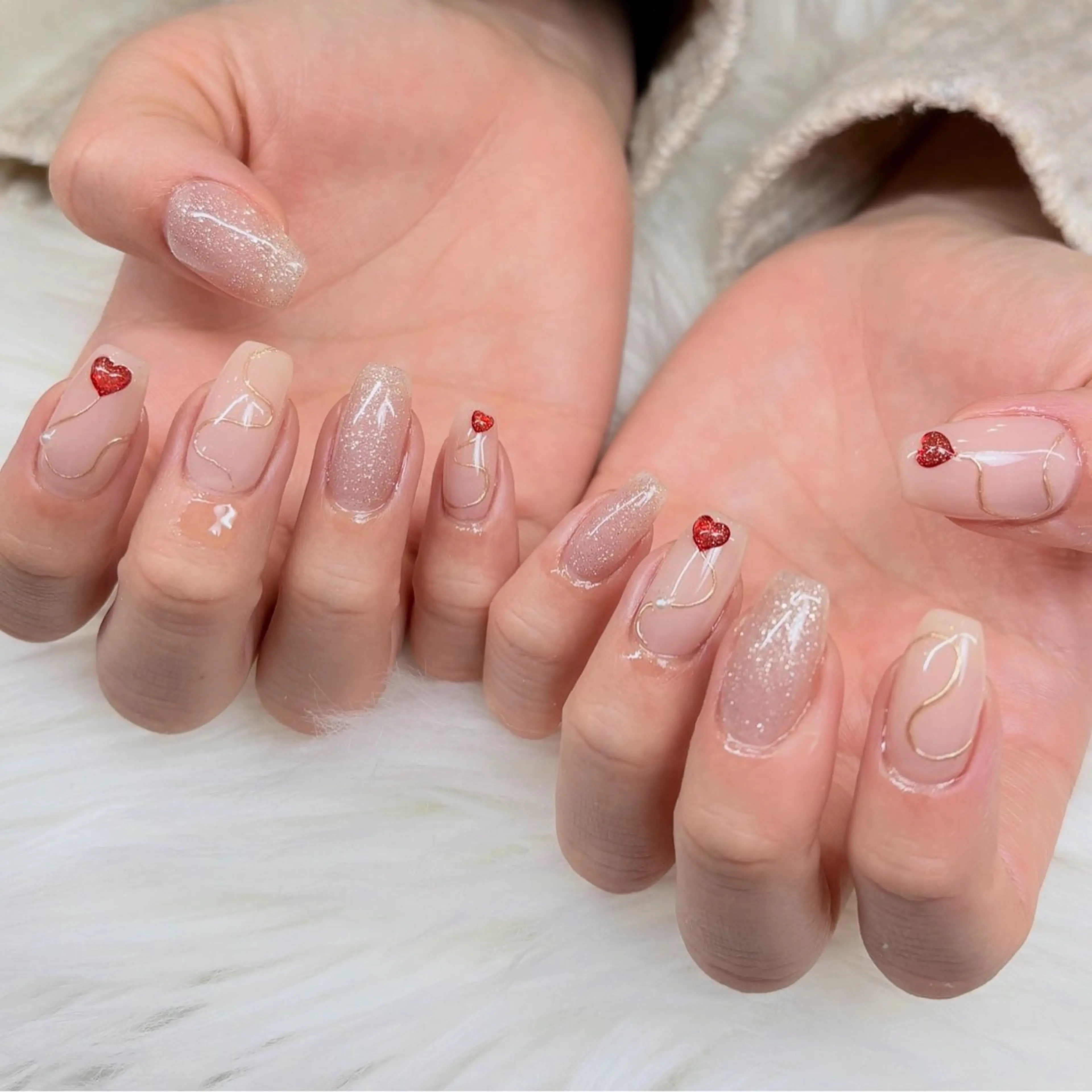 ネイル ハート ミラーネイル ぷっくりネイル ハンドネイル Nail ameria megu所属・ameria meguのネイルデザイン