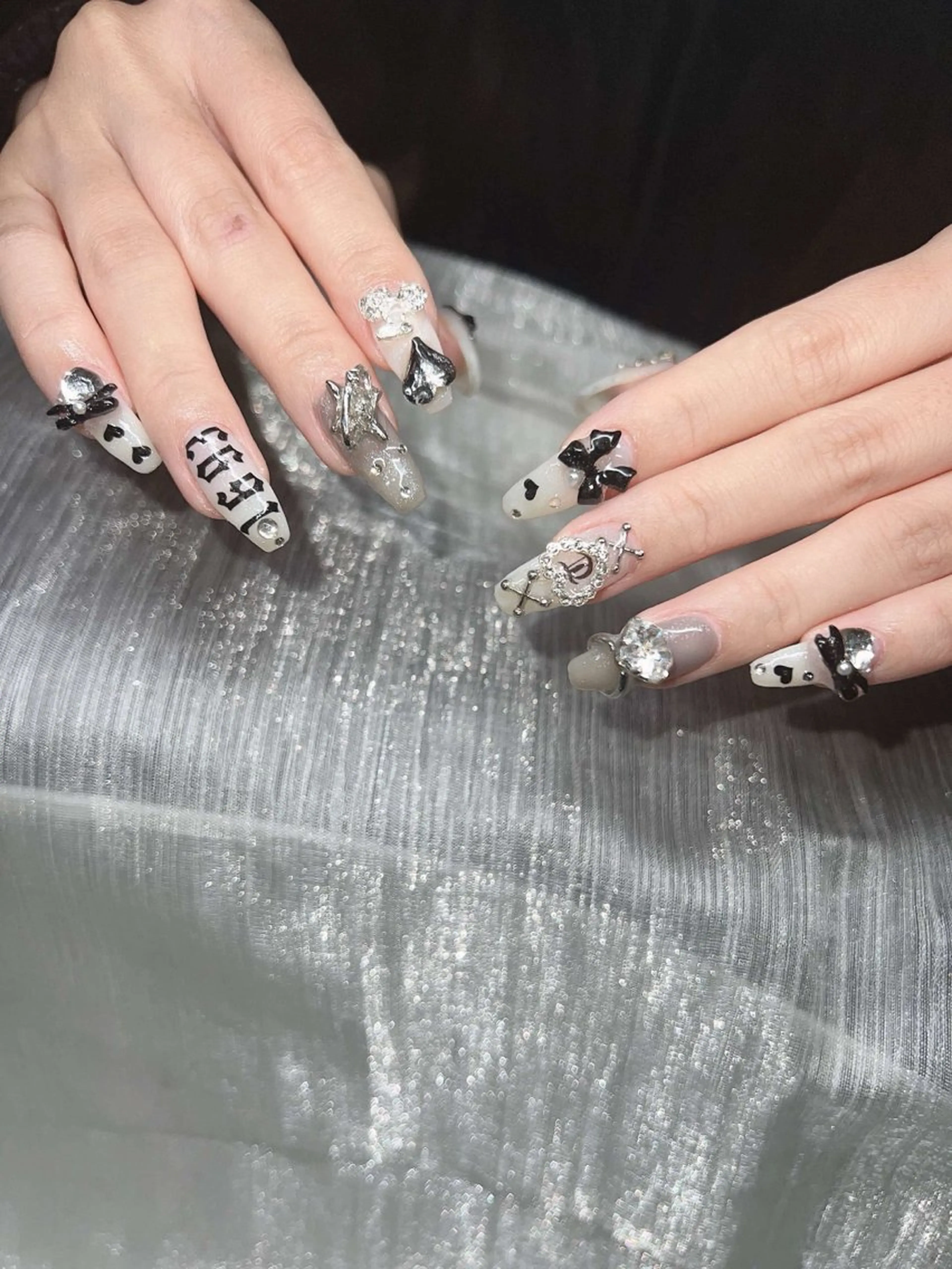 ネイル 長さ出し グラデーション 卒業式 キラキラネイル マグネットネイル Lee Nails チップ長さだし専門店のネイルデザイン