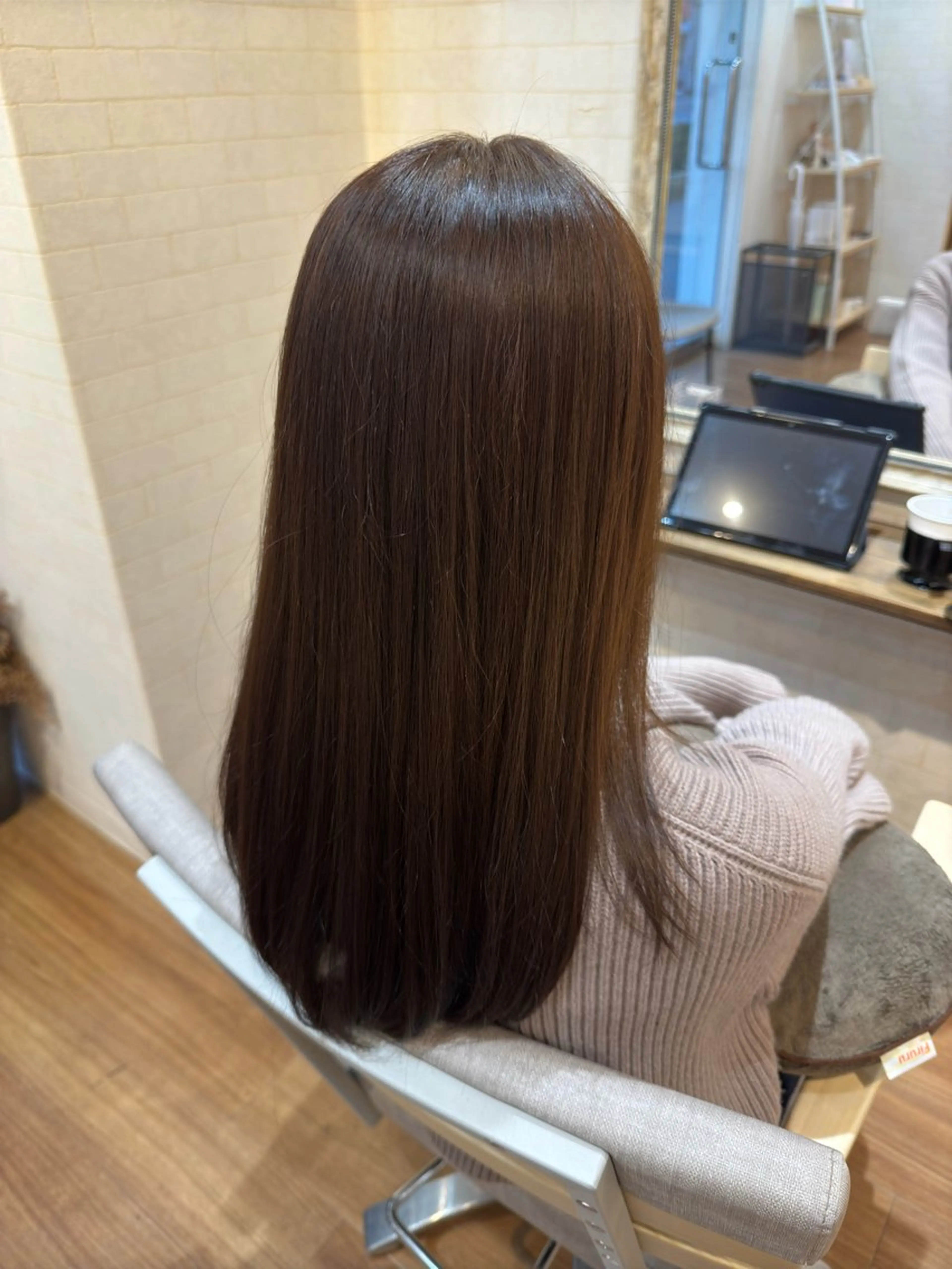 疲れて見えるのは髪のせい！カット+カラー+超音波トリートメント ¥11000の写真