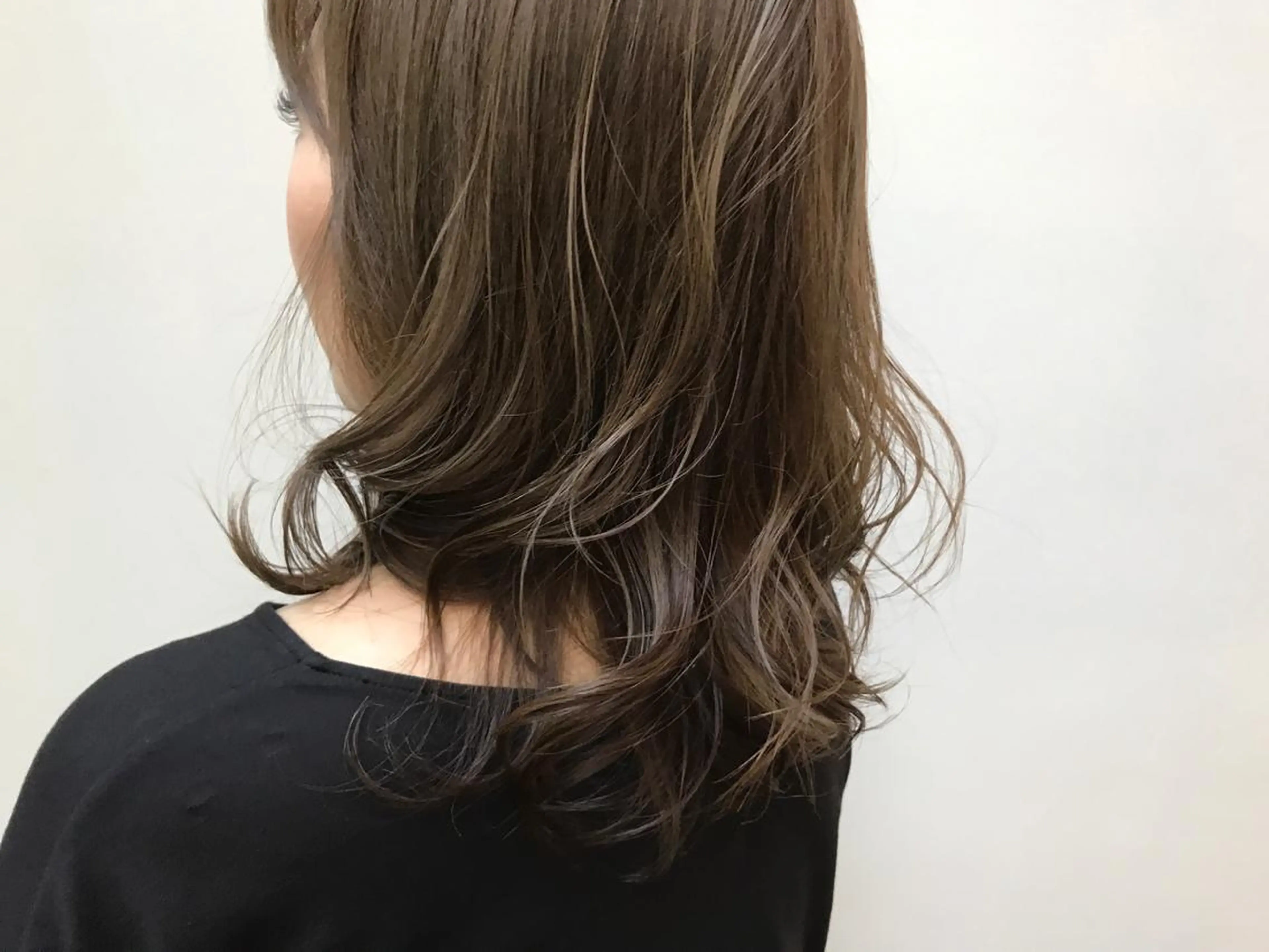 セミロング カラー ヘアアレンジ ハイライトカラー ハイライト 土屋 紗也果のヘアスタイル