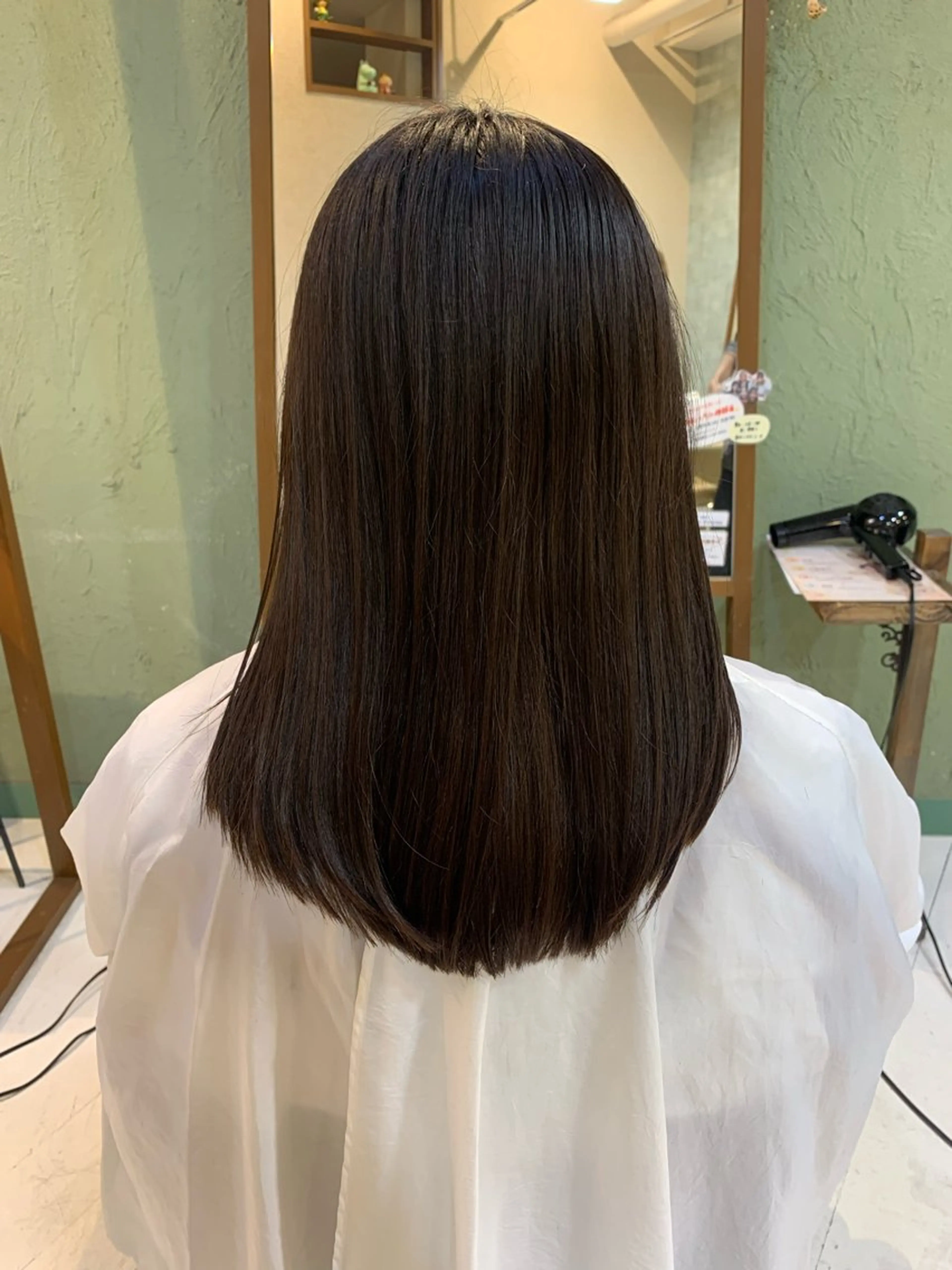 ミディアム 山瀬 萌香のヘアスタイル