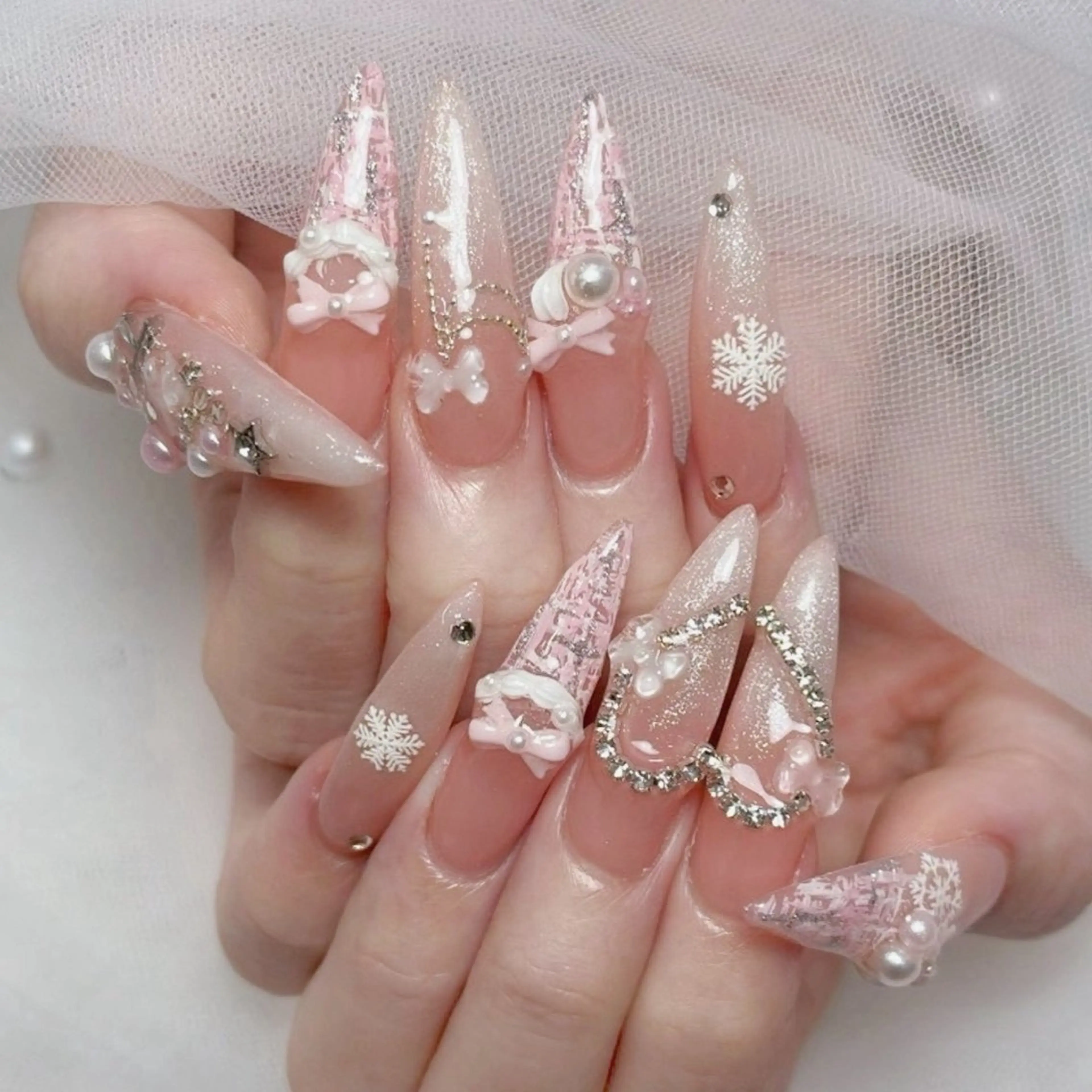 ネイル アートネイル オーロラネイル チークネイル 長さ出し フットネイル ハンドネイル ハンドケア Mio_ Noiranailのネイルデザイン