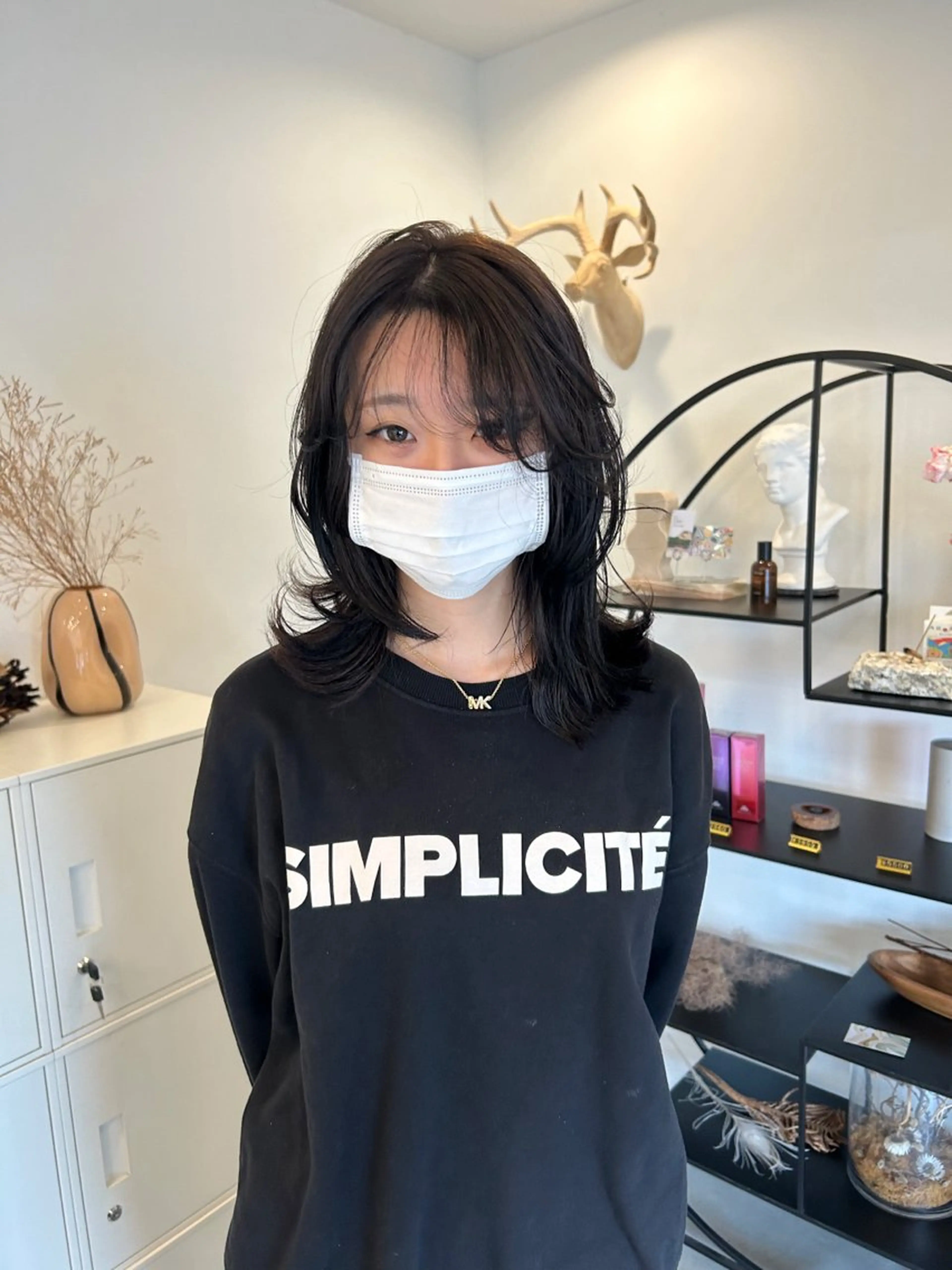 ミディアム レイヤーカット 鳥居 愛子のヘアスタイル