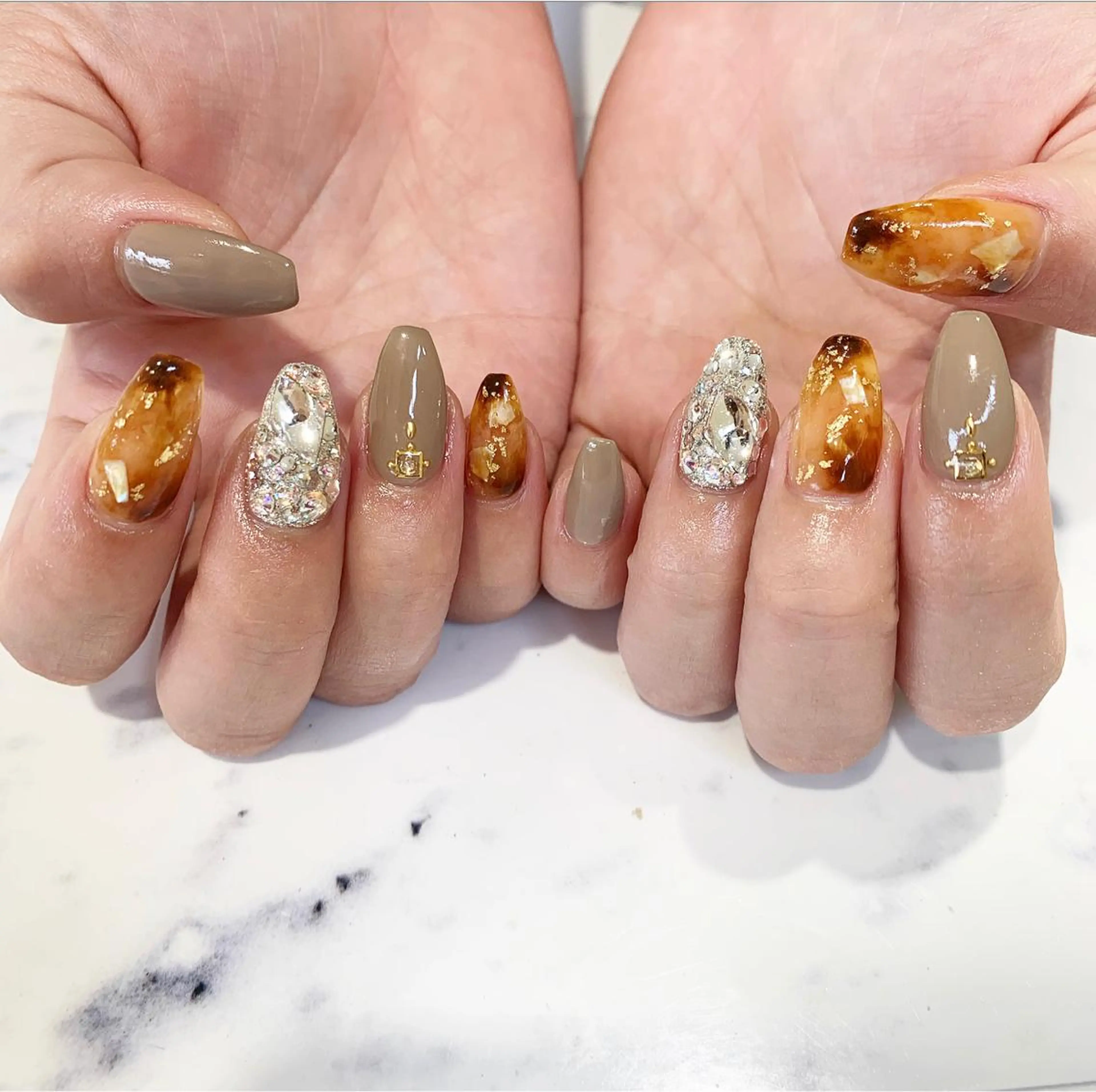 ネイル べっ甲ネイル クリアネイル ハンドネイル 佐藤 穂乃香のネイルデザイン