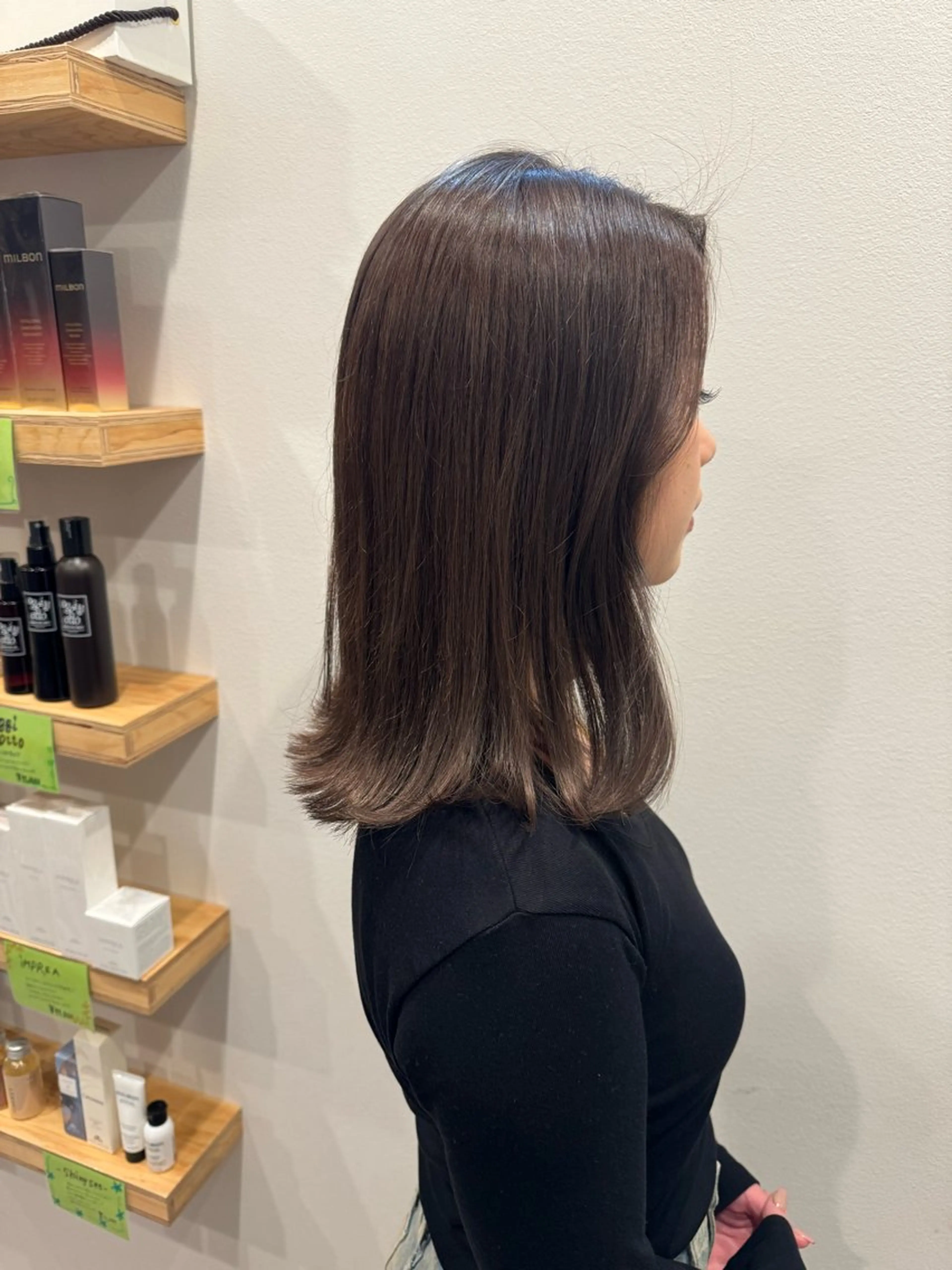 ミディアム 水口 莉央のヘアスタイル