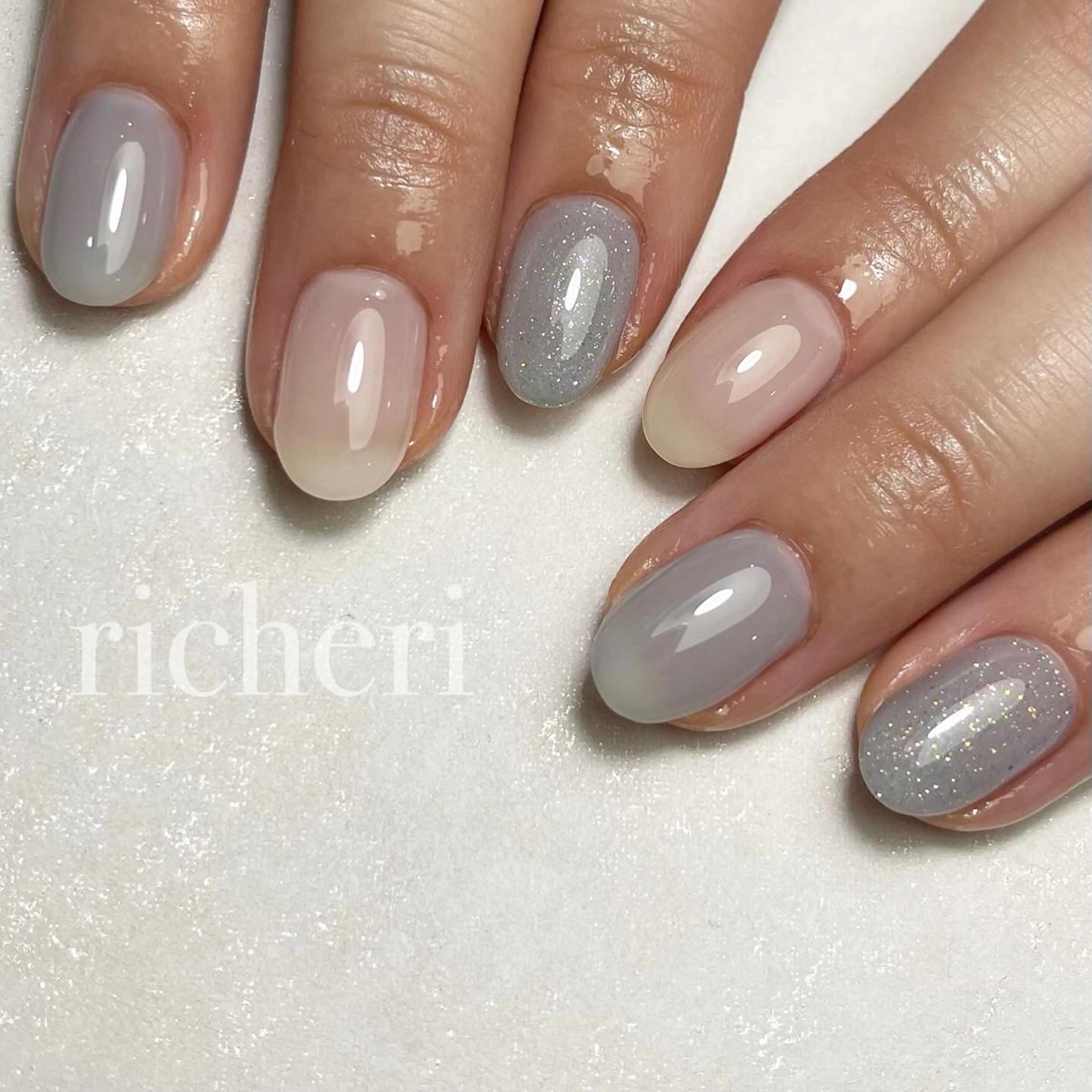 ミディアム ネイル 韓国風ヘア アートネイル フラッシュネイル フレンチネイル ジェルネイル ハンドネイル richeri beautyのエステ・リラクイメージ