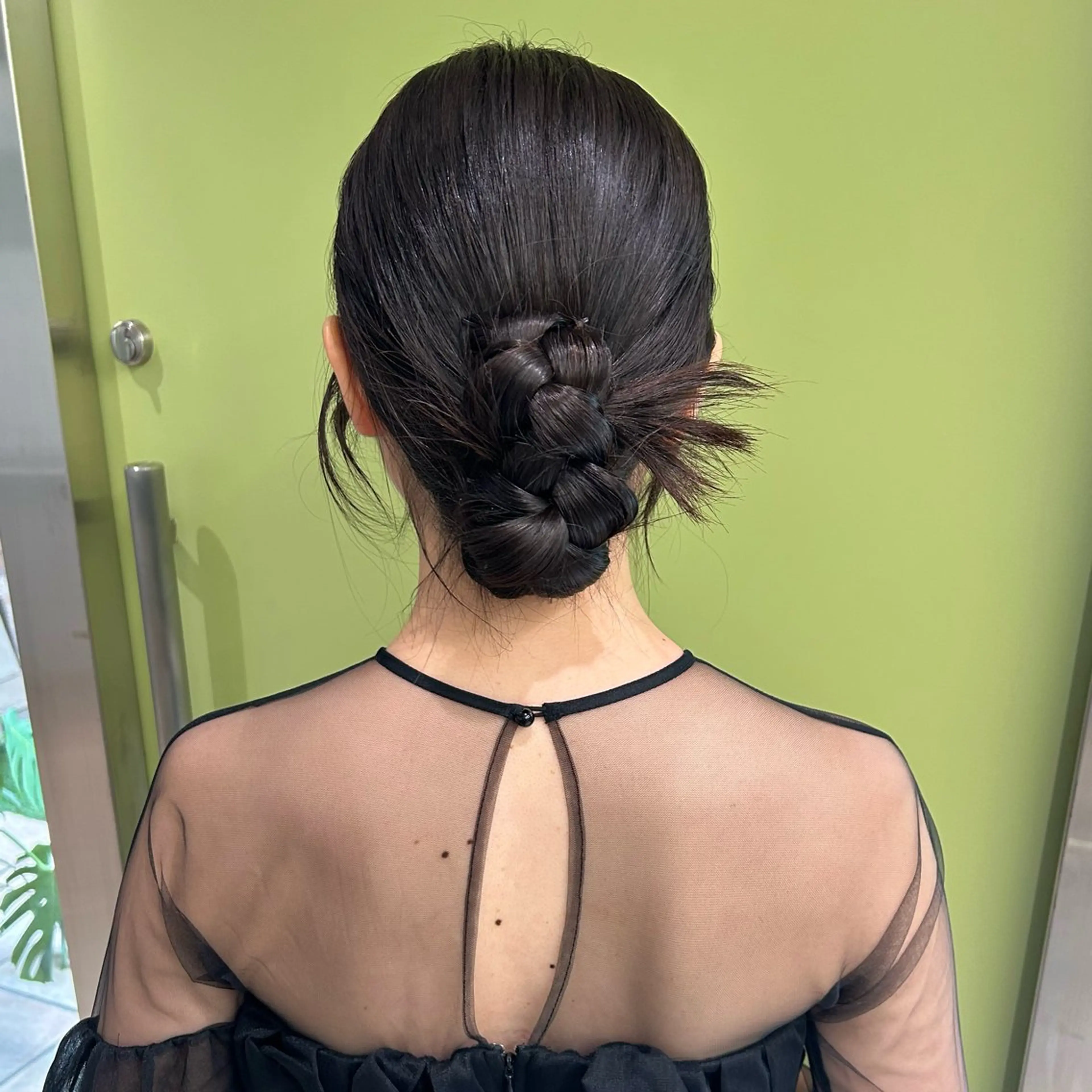 ロング ヘアアレンジ 結婚式・ブライダル くびれヘア 顔周りカット 髪質改善 韓国風ヘア ヘアセット ブリーチなしベージュ /ヘアセット/ミユのヘアスタイル