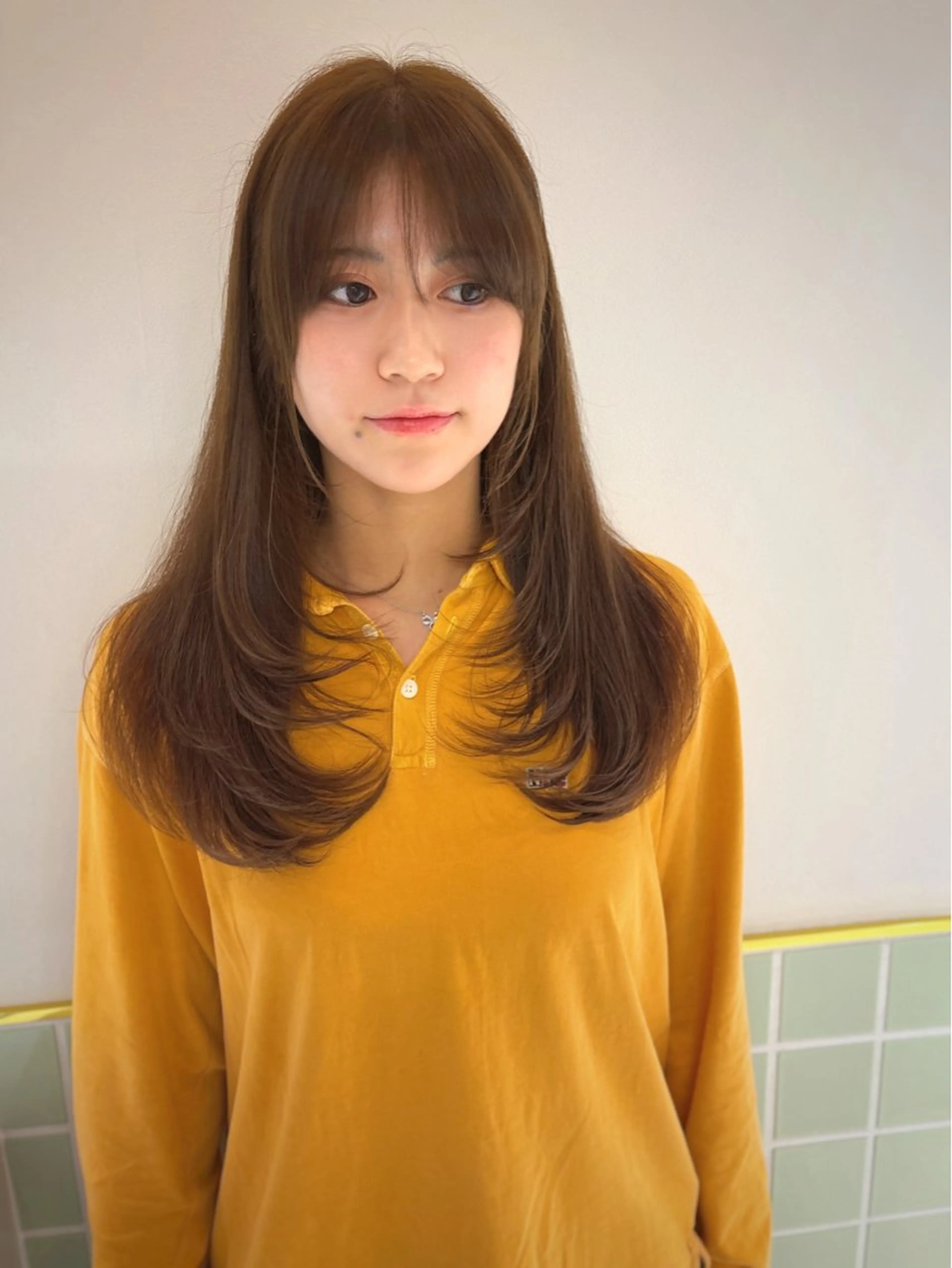 セミロング カラー ヘアアレンジ ブリーチ 透明感カラー ブリーチなしカラー くびれヘア 顔まわりレイヤー カット ヘアカラー トリートメント ヘッドスパ ヘアセット 二ヶ月綺麗が続くレ イヤー/星野六三四のヘアスタイル