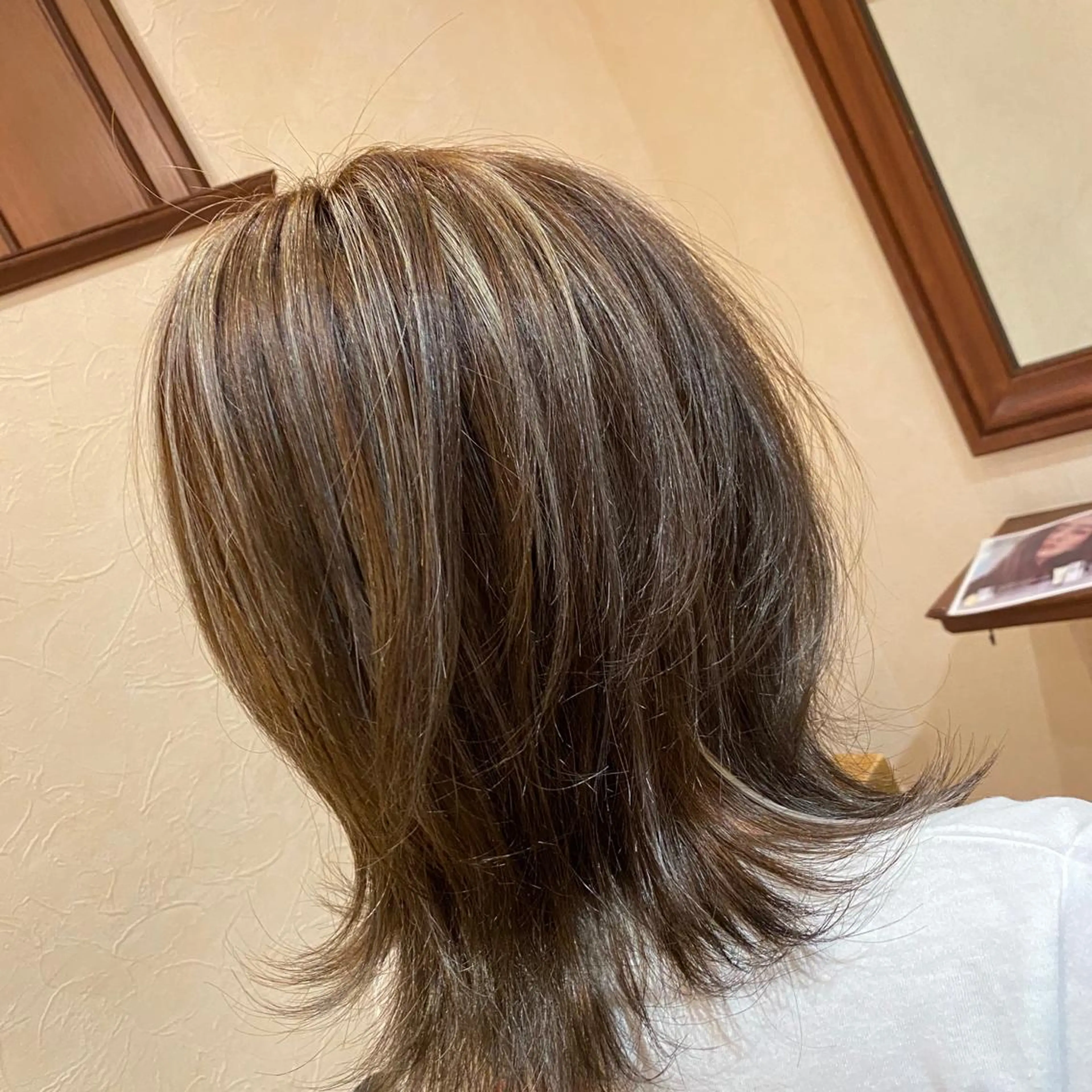 ミディアム カット ヘアカラー トリートメント SHIRATORI MITSUKIのヘアスタイル