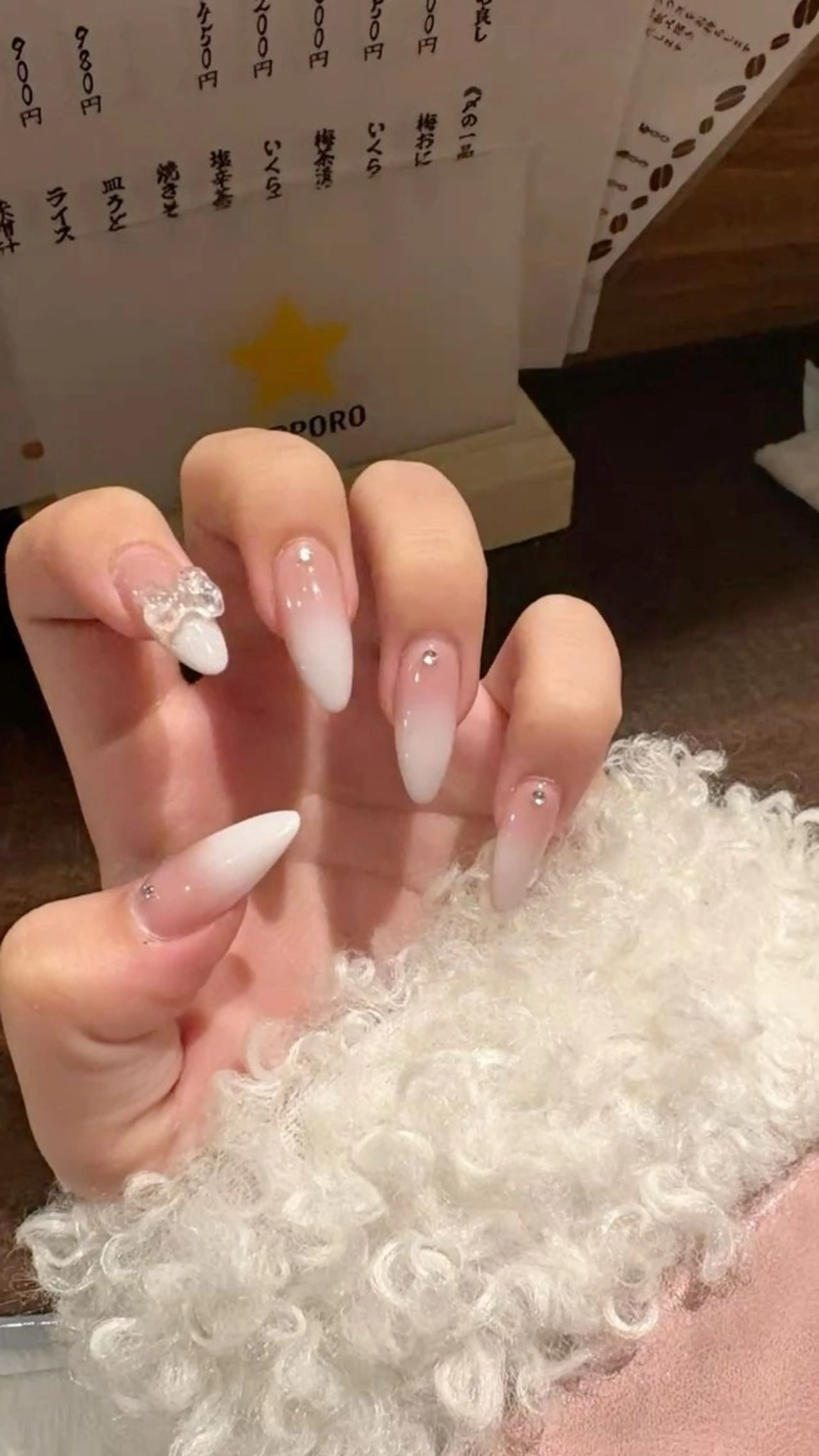 カラー グラデーションカラー ピンクカラー ハンドネイル AIN Nailのネイルデザイン
