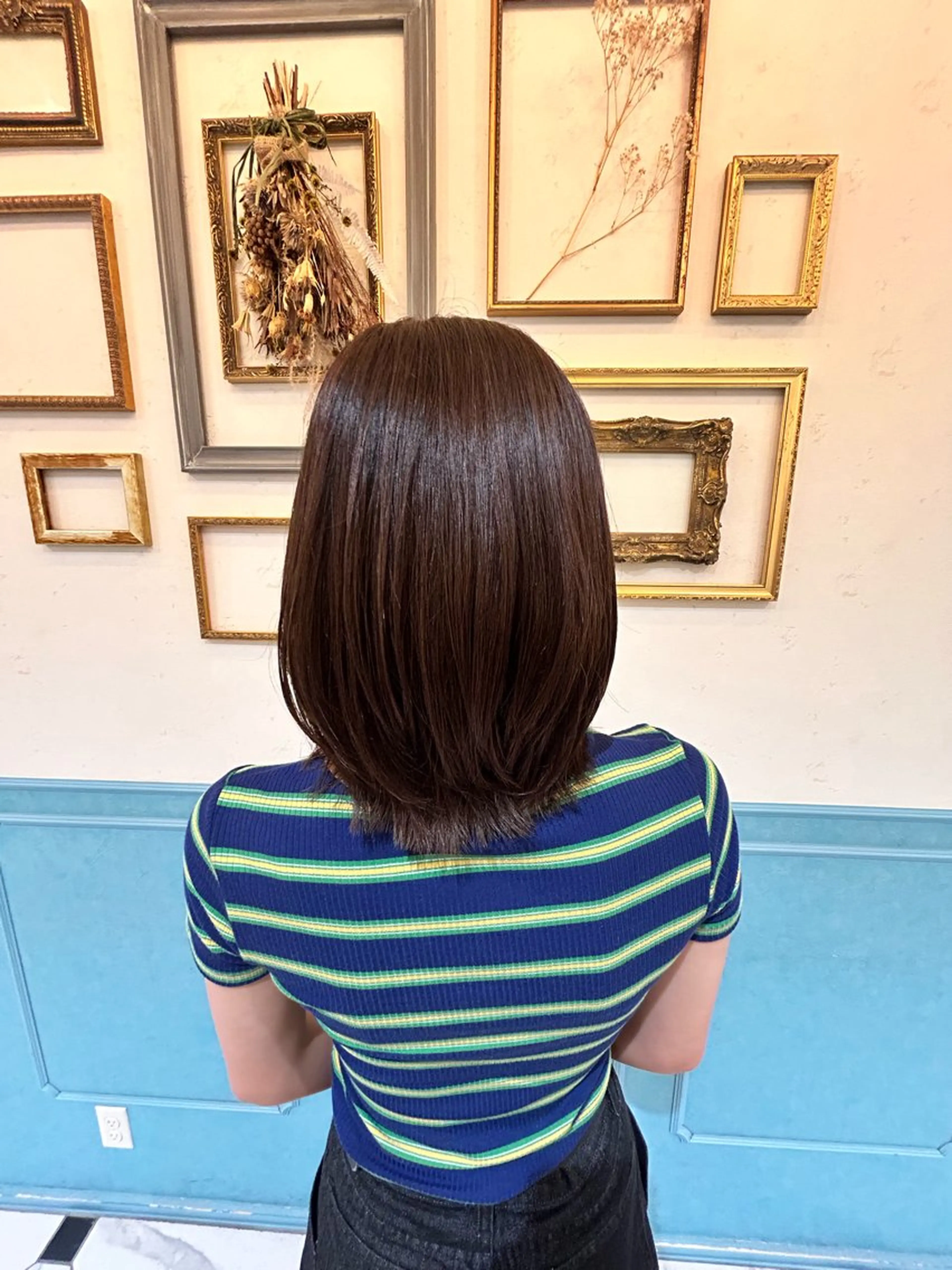 ミディアム ミディアムレイヤー くびれヘア レイヤーカット 河野 穂香のヘアスタイル