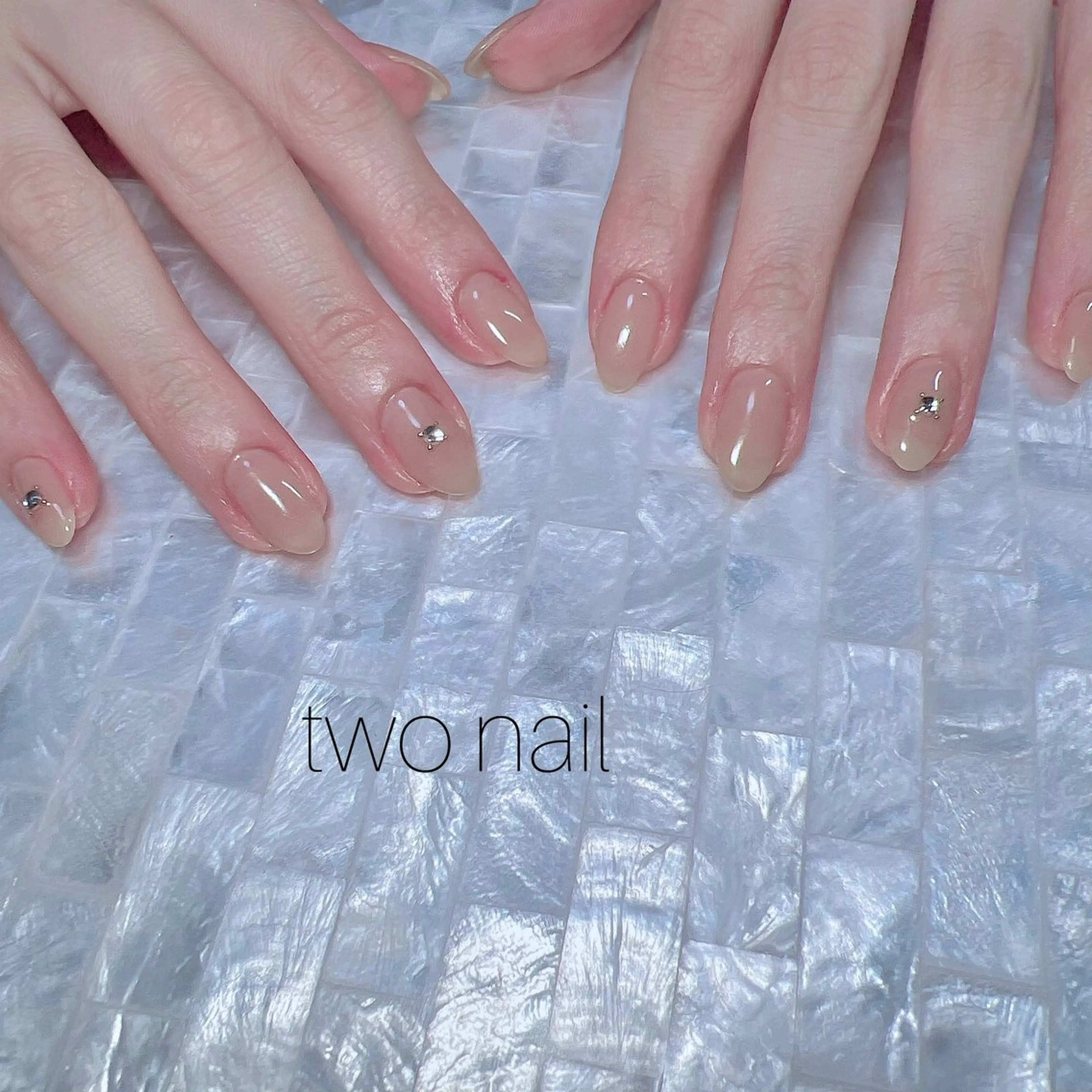 ネイル ネイルチップ ホワイト ハンドネイル two nailのネイルデザイン