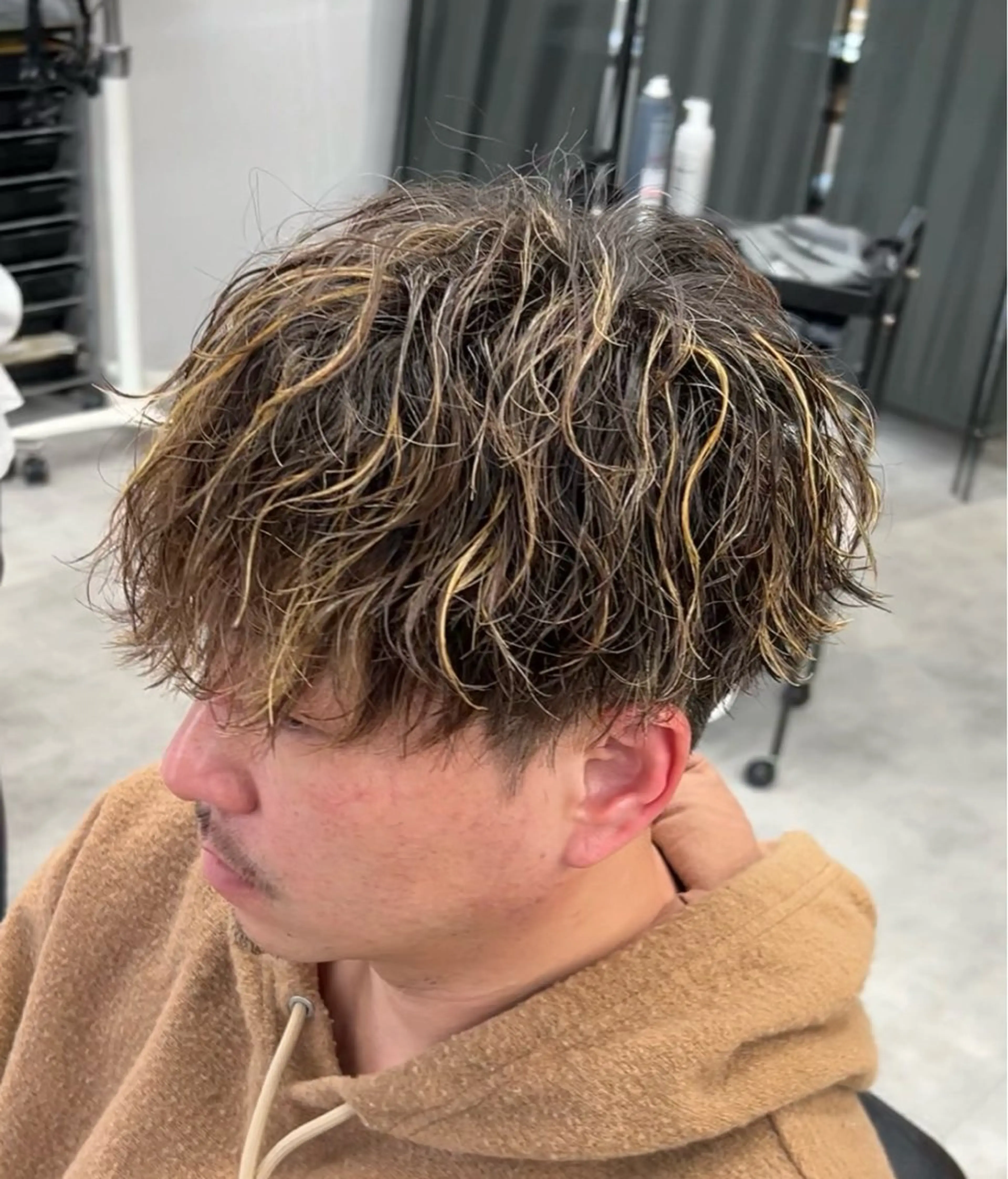 ショート カラー パーマ メンズ メンズハイライト ハイライトカラー ハイライト カット ヘアカラー パーマ ヘアセット メンズパーマ/ 新潟駅/佐藤裕のヘアスタイル