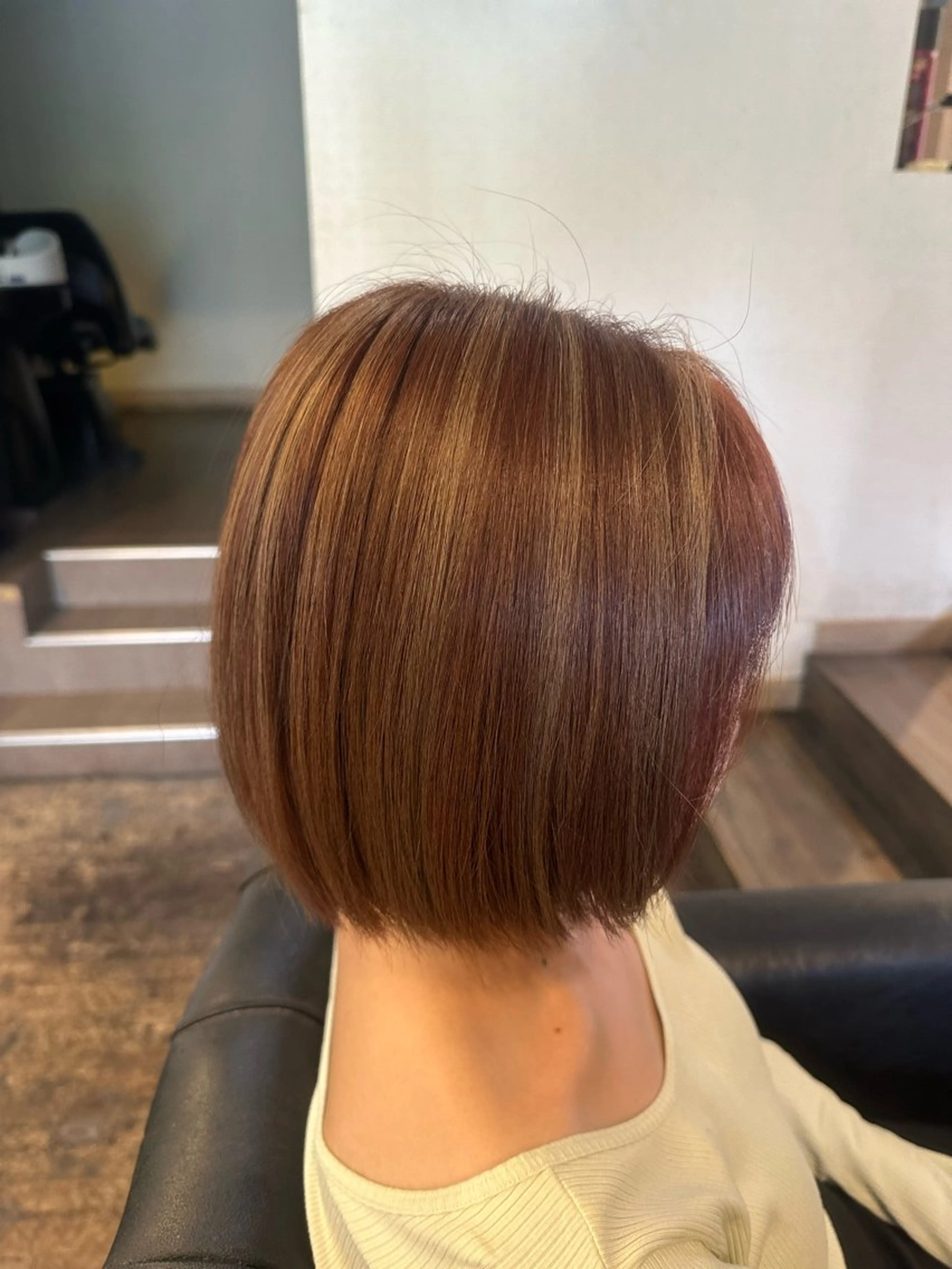 ショート カラー ハイライトカラー ハイライト ヘアカラー 安達 望のヘアスタイル