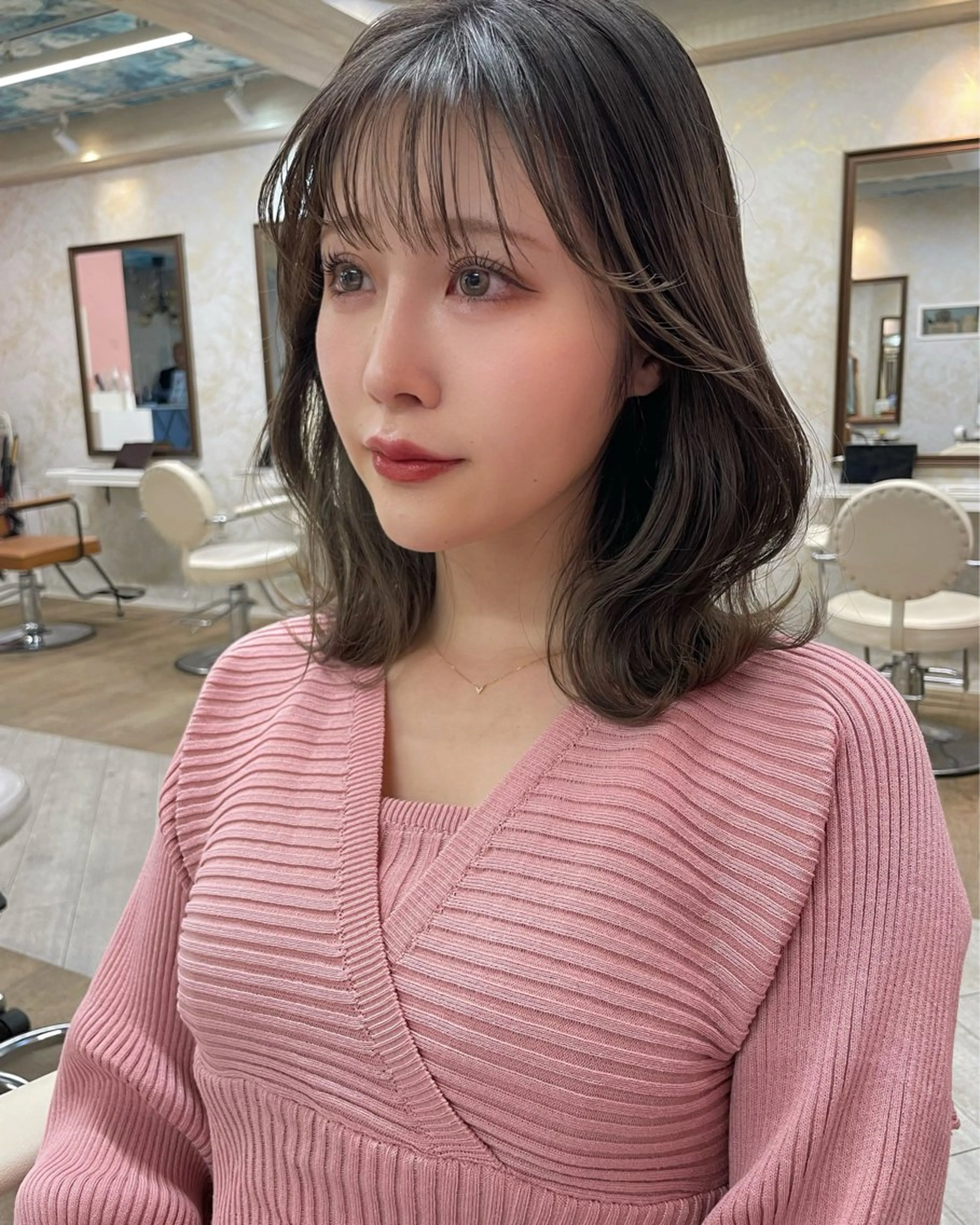 ミディアム カラー ミディアムレイヤー レイヤーカット カット ヘアカラー FIGARO レイヤ ーカット/縮毛矯正のヘアスタイル