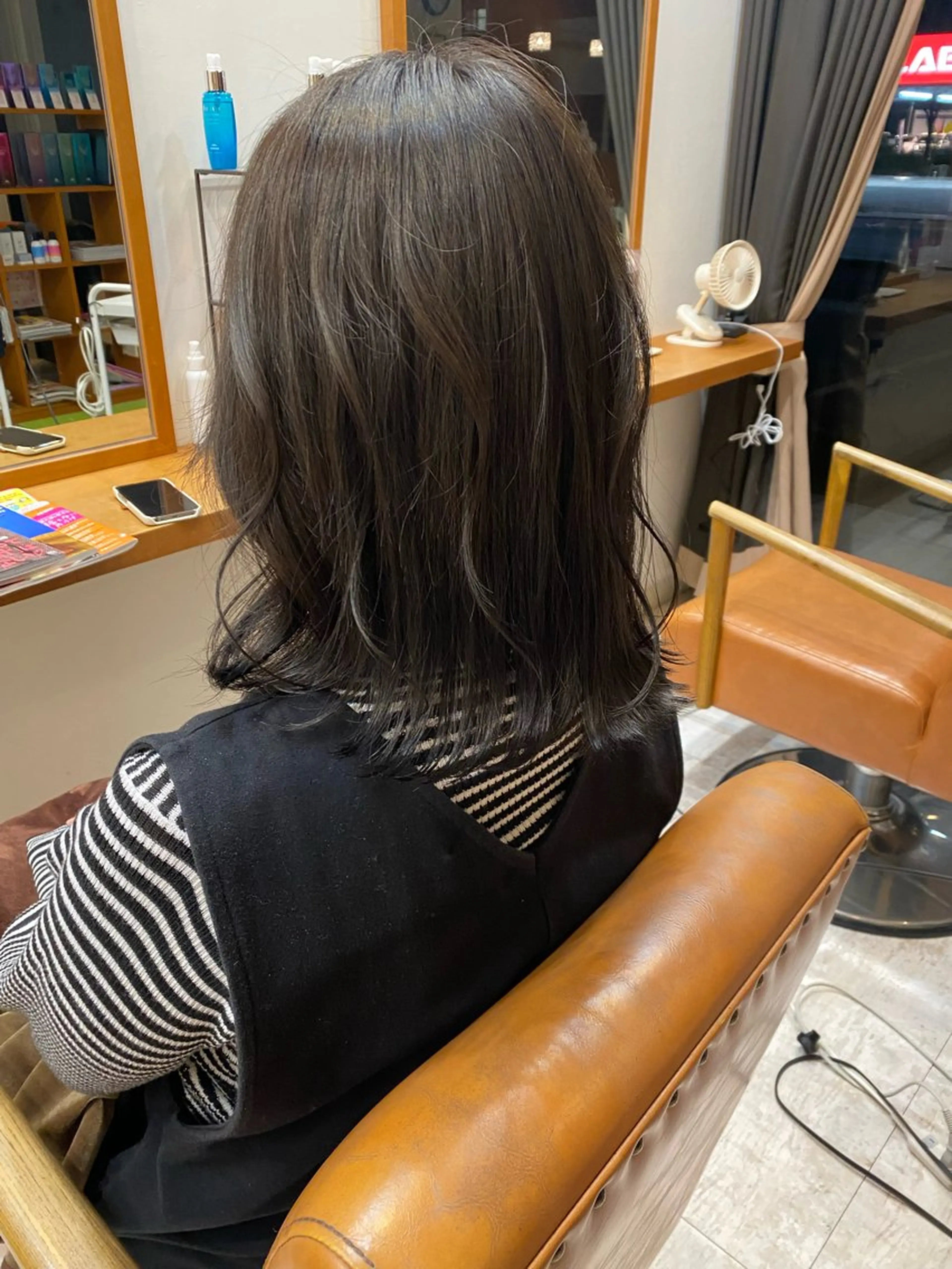 ミディアム カラー アッシュ アッシュブラウン ブリーチ ブラウンカラー ブリーチなしカラー ヘアカラー トリートメント 田崎 暁大のヘアスタイル
