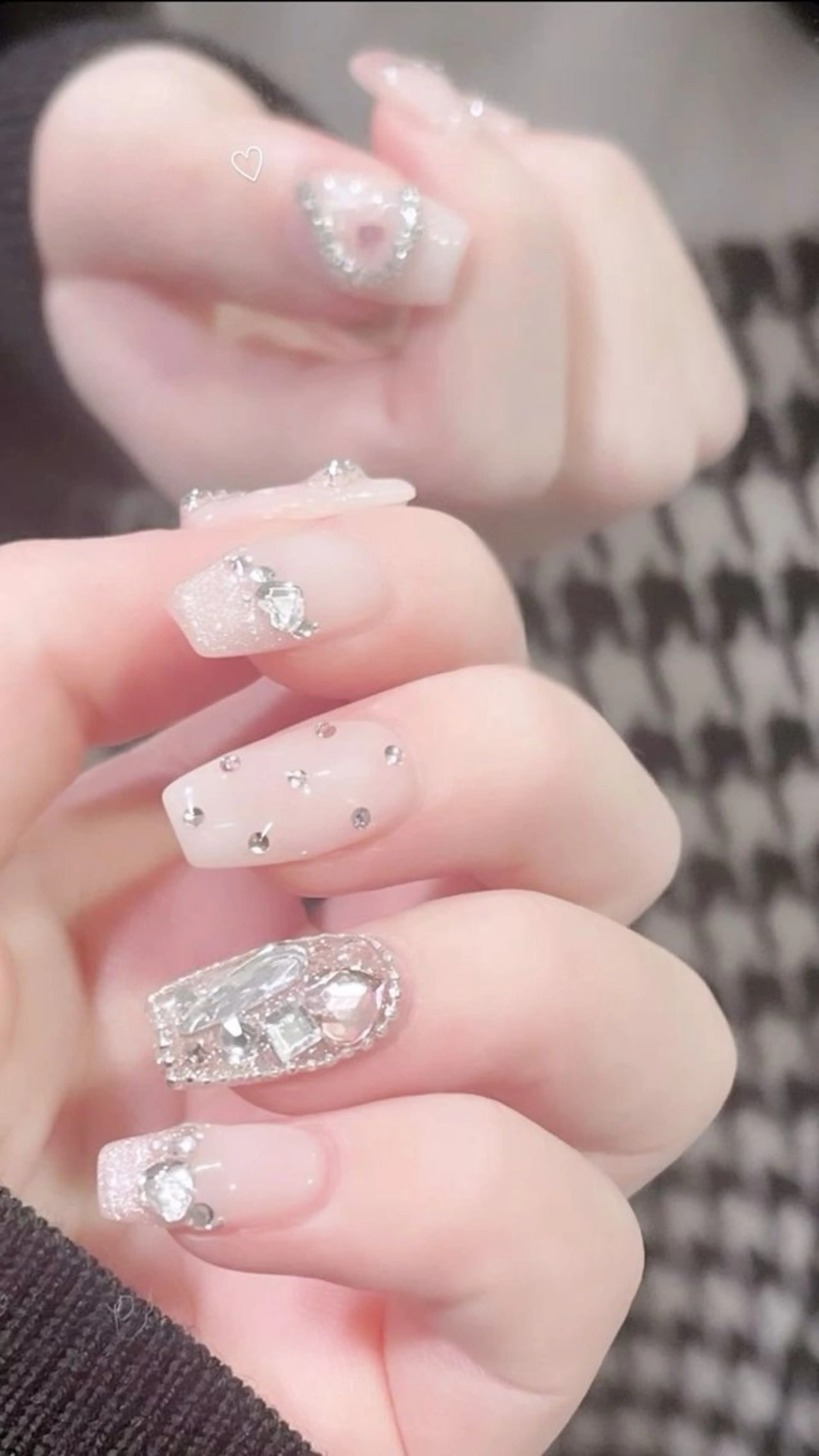 カラー グラデーションカラー ピンクカラー ハンドネイル AIN Nailのネイルデザイン