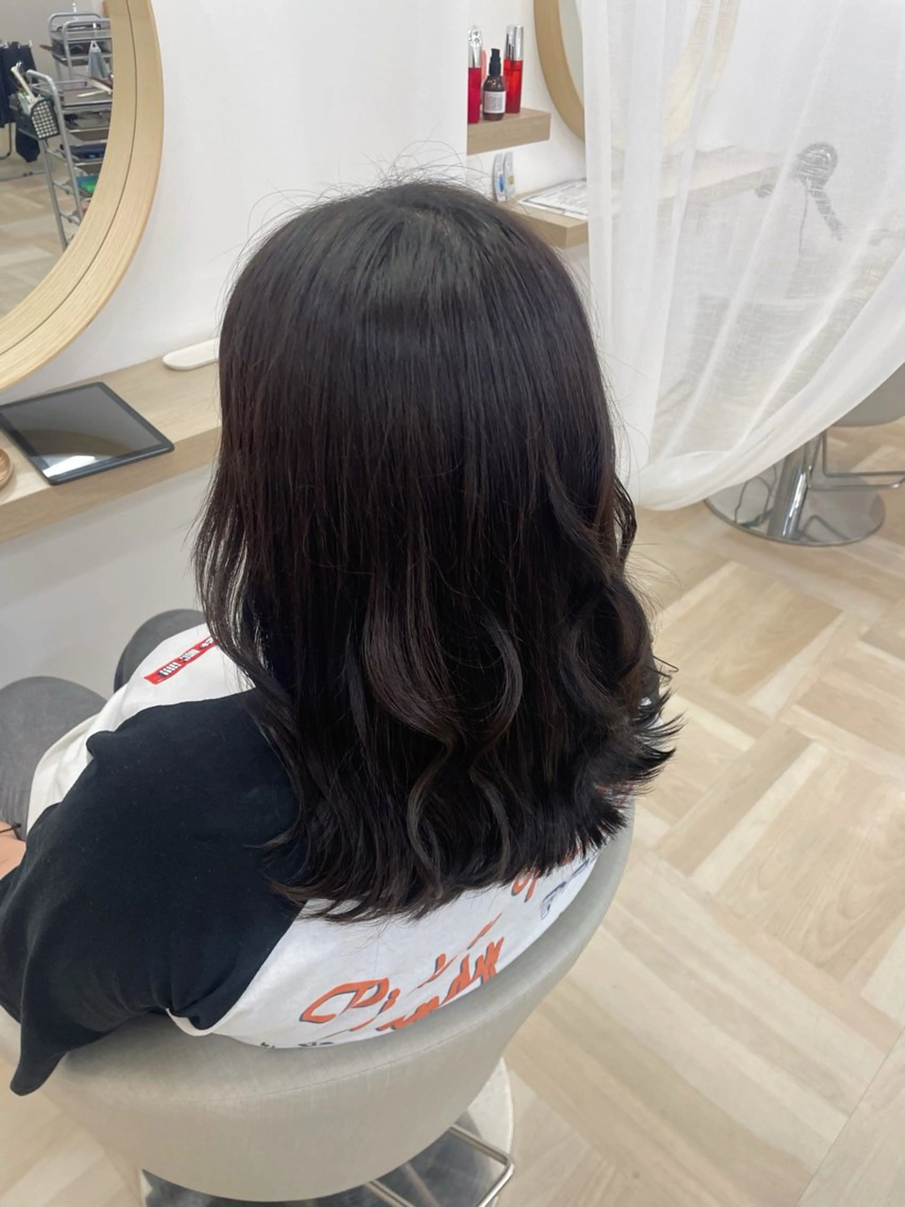 セミロング 川下 葉音のヘアスタイル