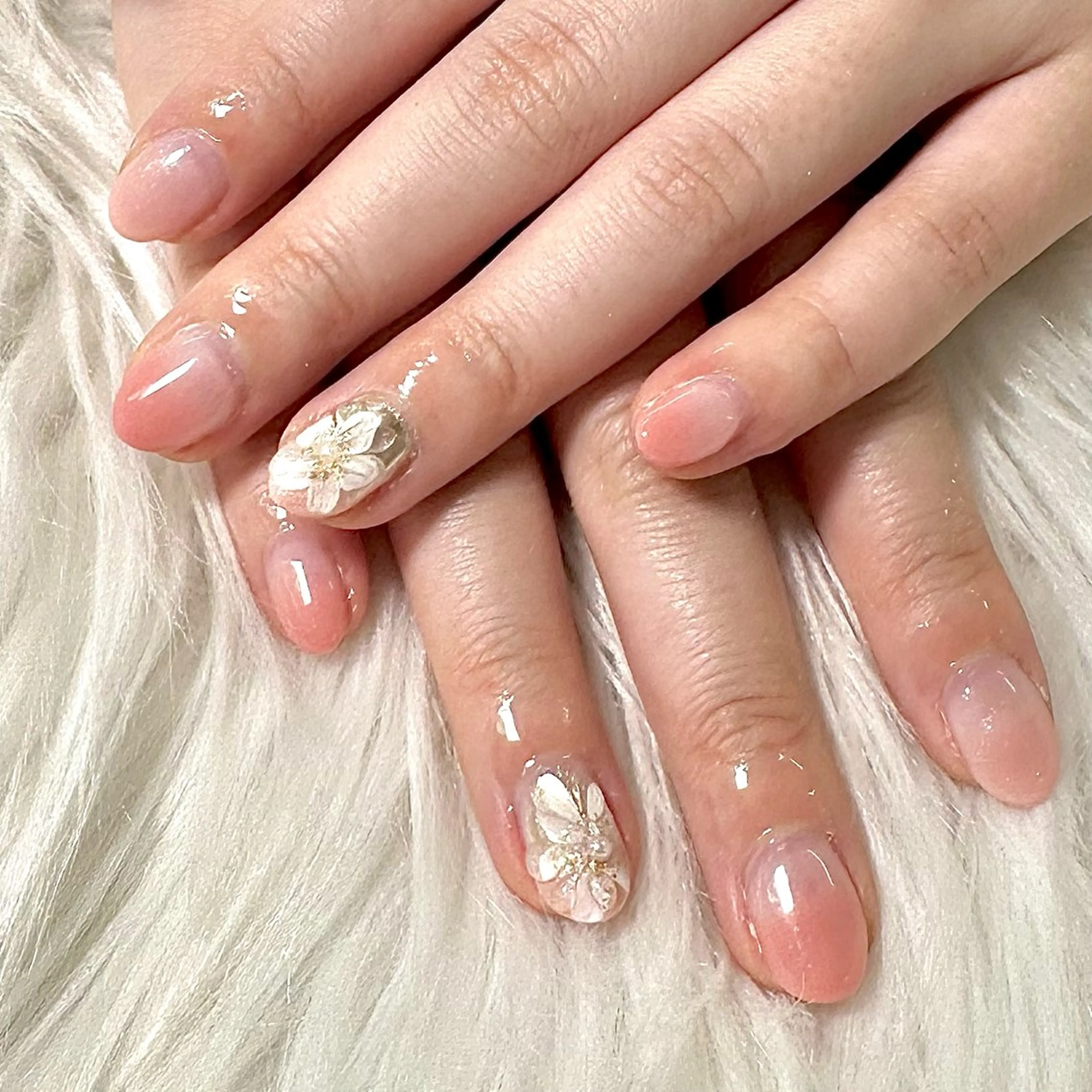 ネイル フラワーネイル グラデーション ニュアンスネイル ハンドネイル 下田 怜奈のネイルデザイン