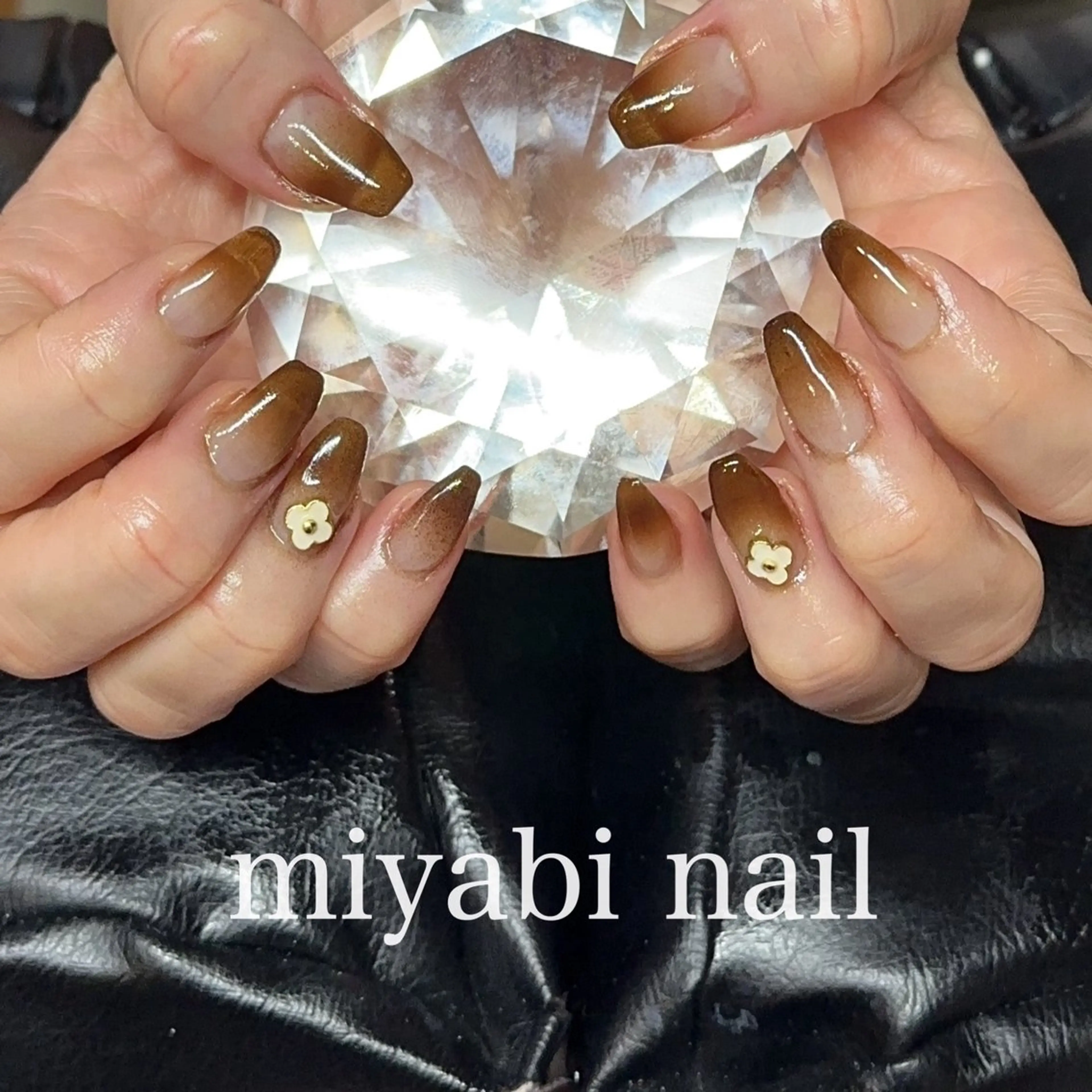 ネイル ジェルネイル グラデーション ホワイト ハンドネイル miyabi nail 桂川駅近くのネイルデザイン