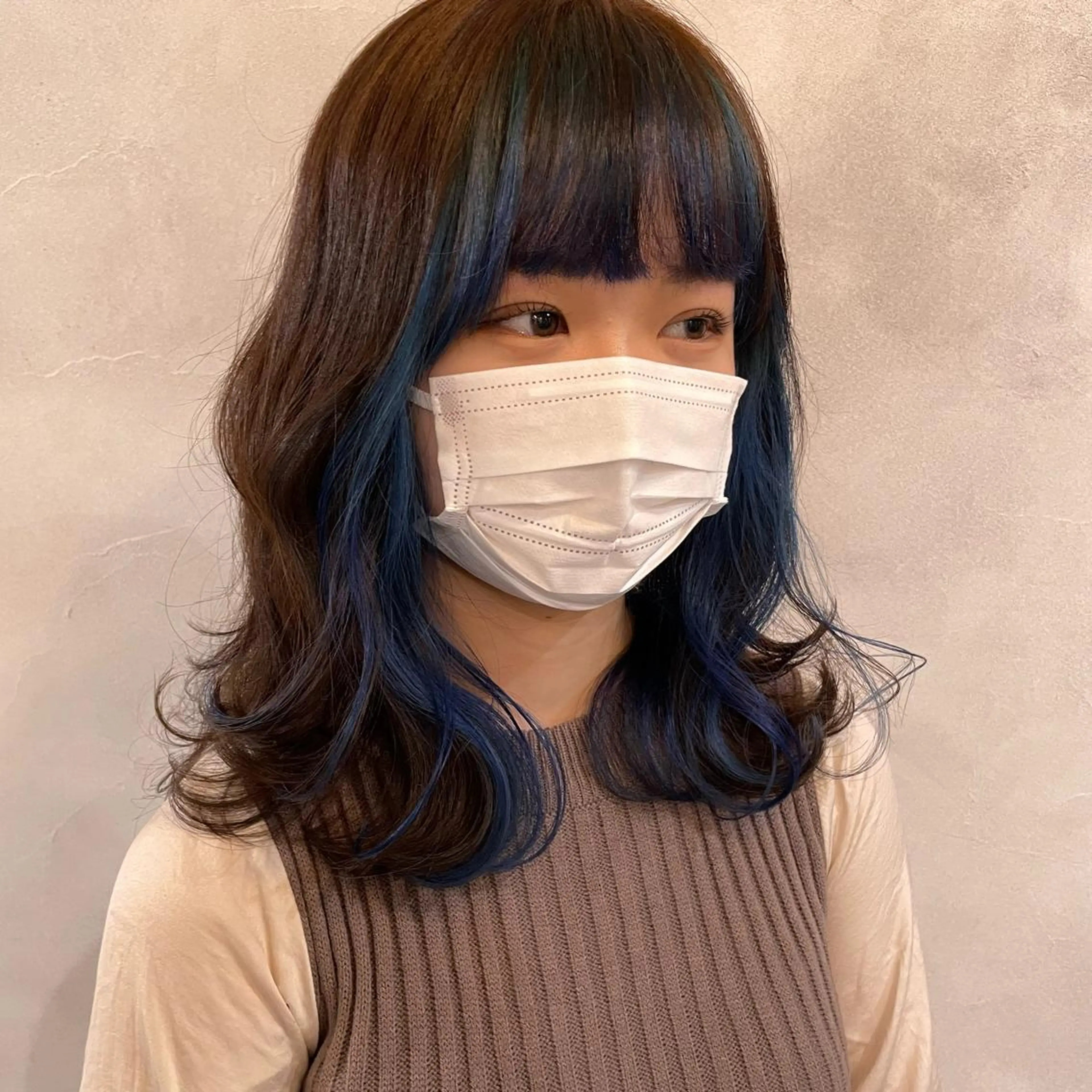 ミディアム カラー ブルーカラー ブリーチ/ハイトーン 艶カラー/ユリナのヘアスタイル