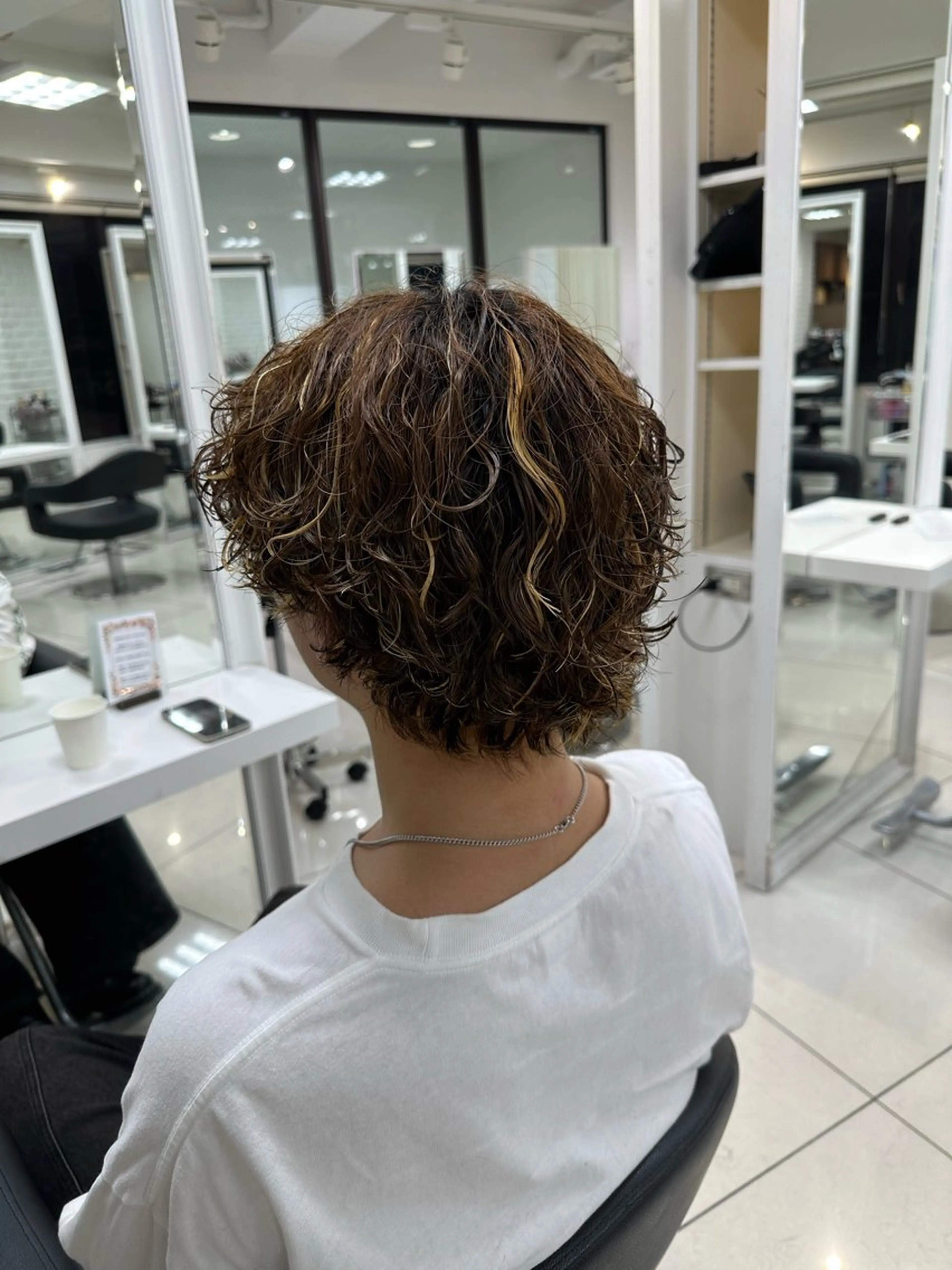 ショート カラー パーマ メンズ カット ヘアカラー パーマ 【シャドウパーマ センターパート】義心のヘアスタイル