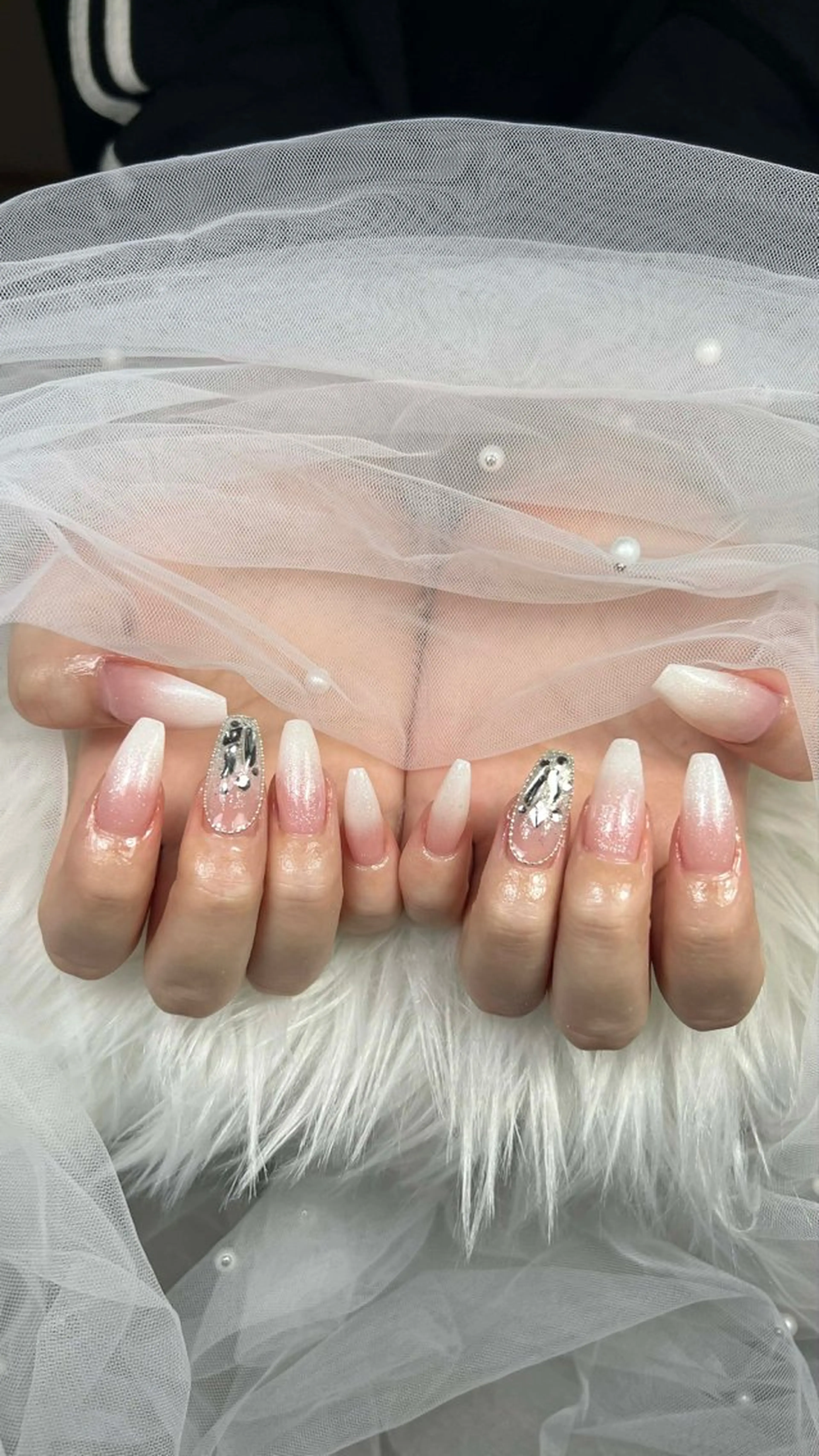 ネイル アートネイル オーロラネイル チークネイル 長さ出し フットネイル ハンドネイル ハンドケア Mio_ Noiranailのネイルデザイン