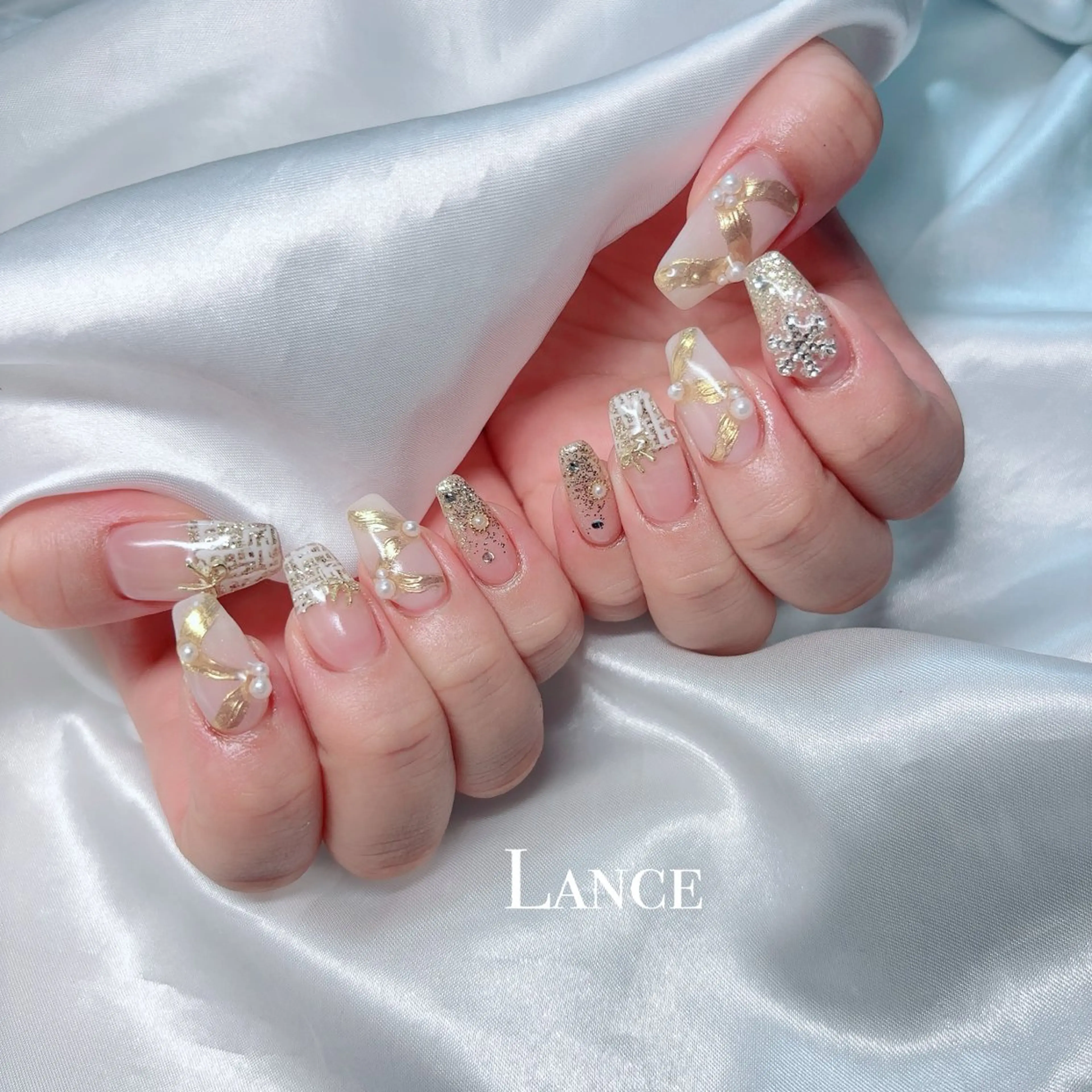 ネイル オーロラネイル キラキラネイル 韓国ネイル ワンホンネイル 冬ネイル Lance nailのネイルデザイン