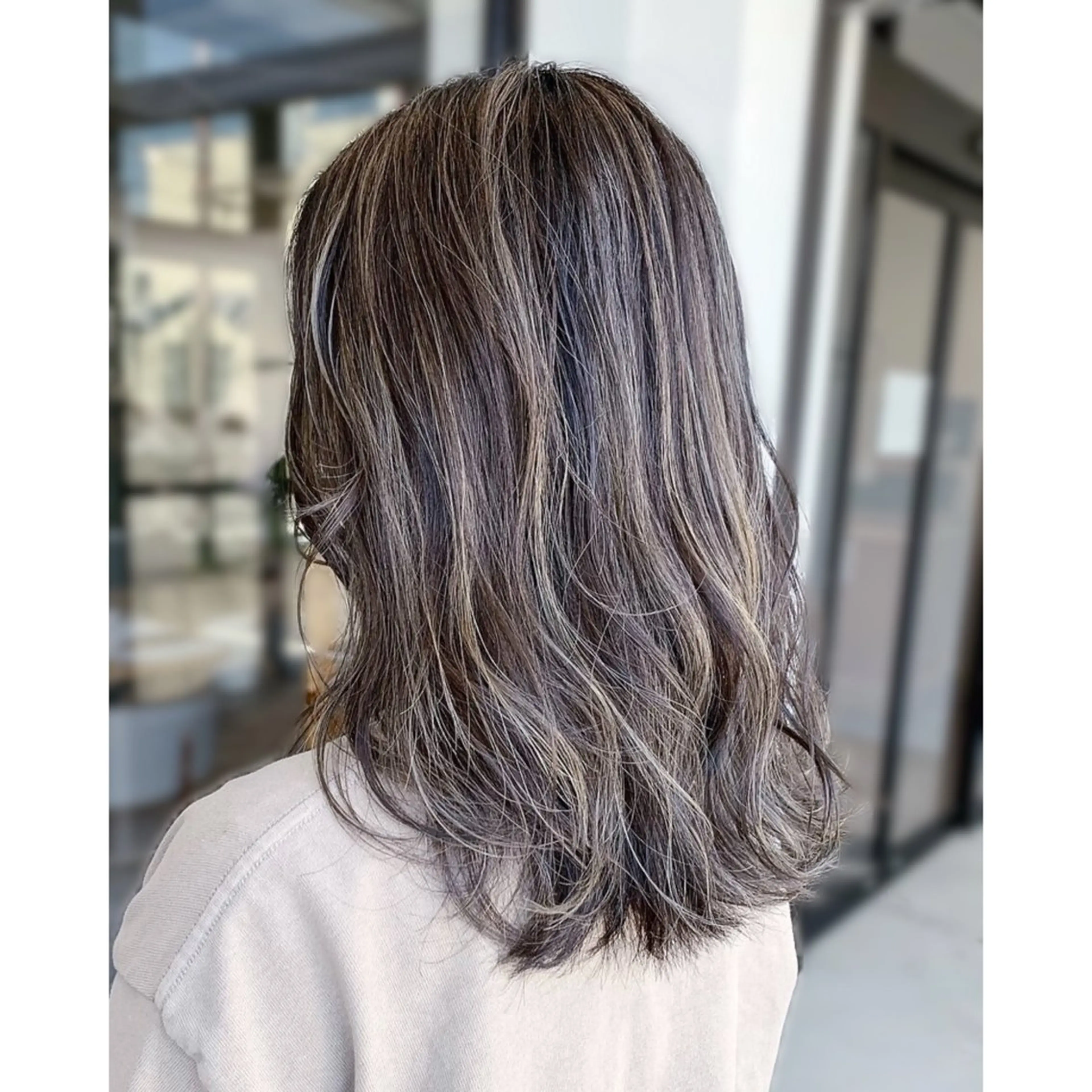 セミロング ワダ カイのヘアスタイル