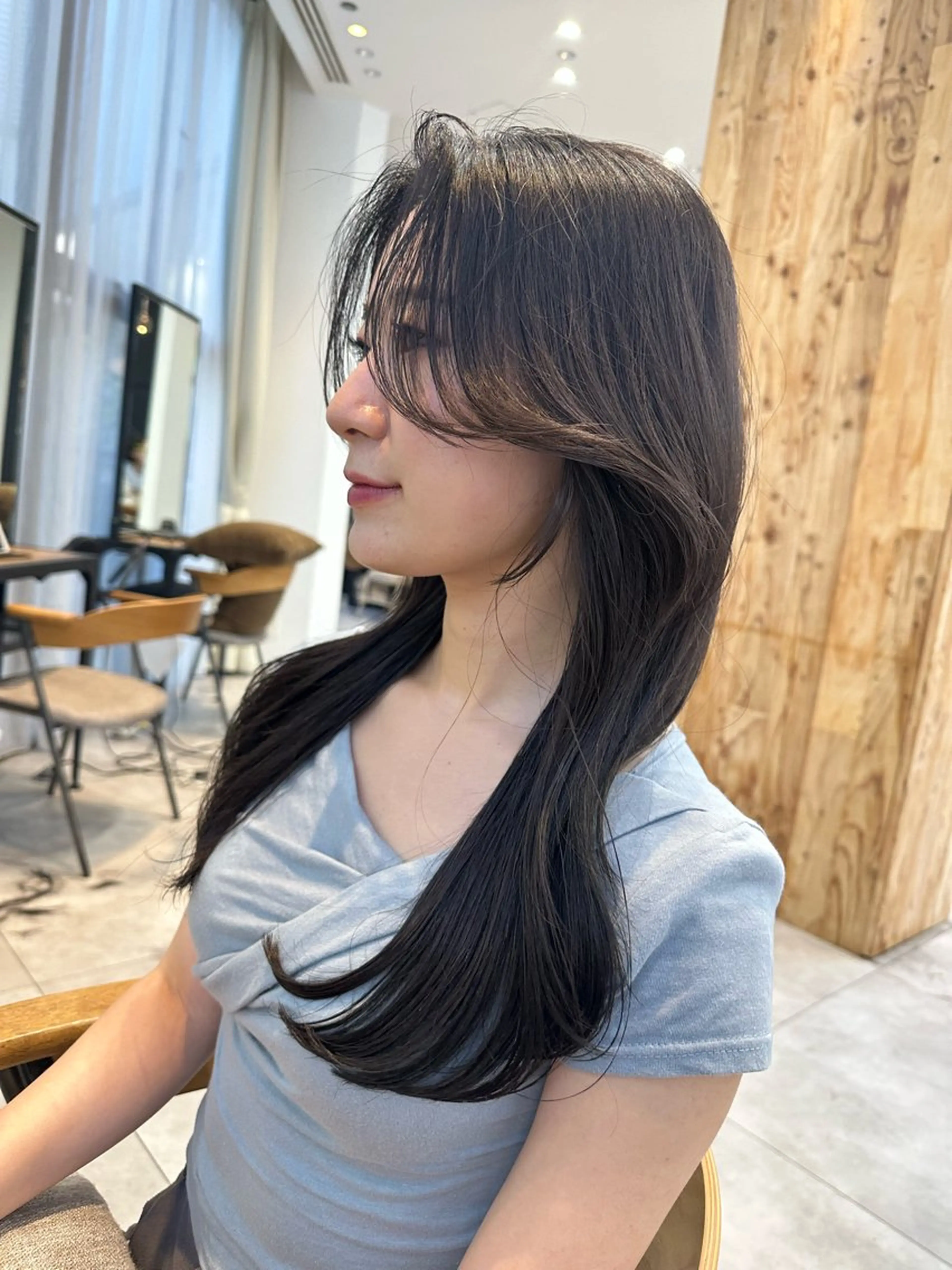 ロング カット ヘアカラー VIEWユリナ メイク/ カットのヘアスタイル