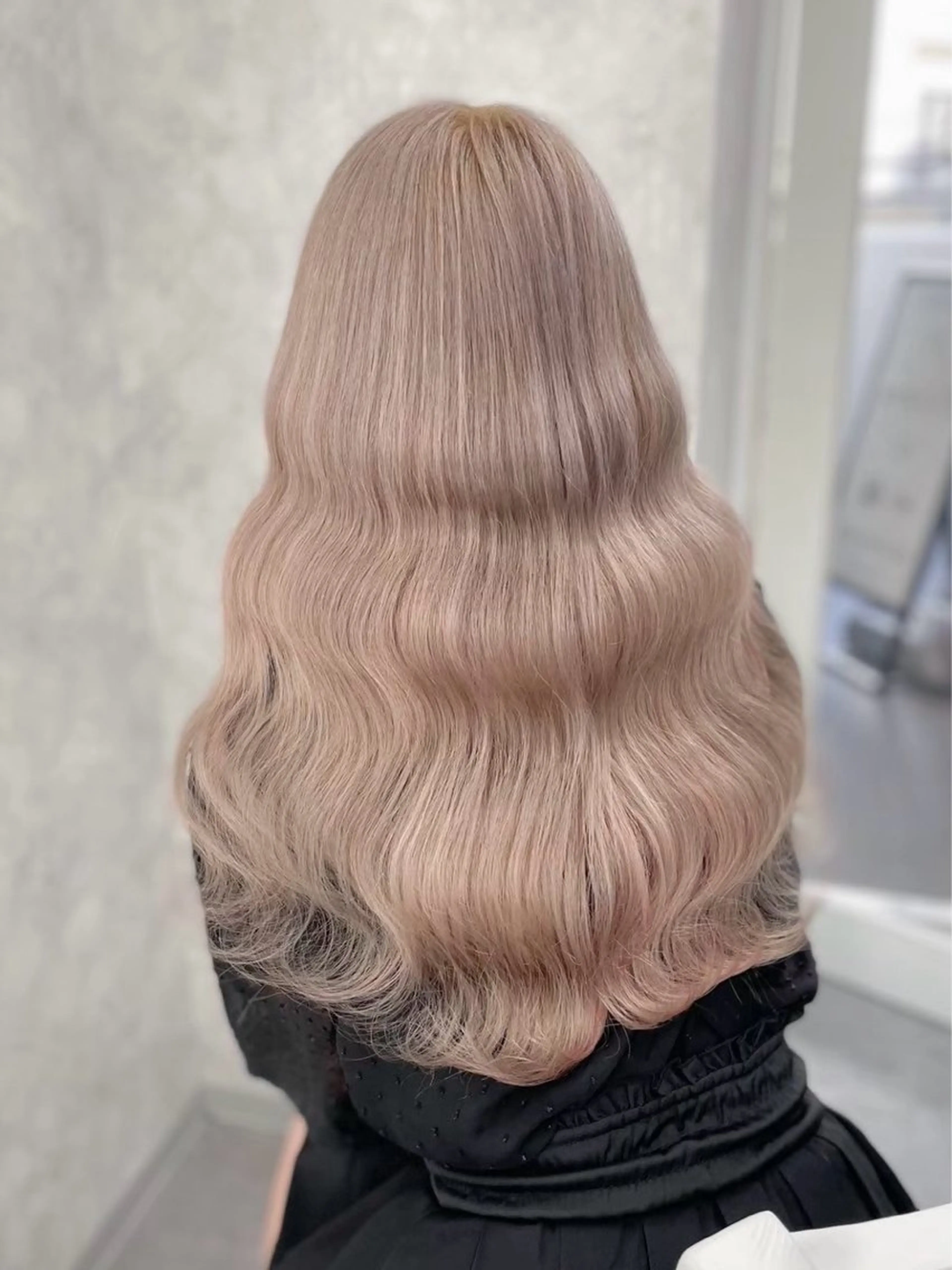 セミロング カラー パーマ ヘアアレンジ メンズ キッズ カット ヘアカラー トリートメント レイヤー×ハイトーン / mihana🪐のヘアスタイル