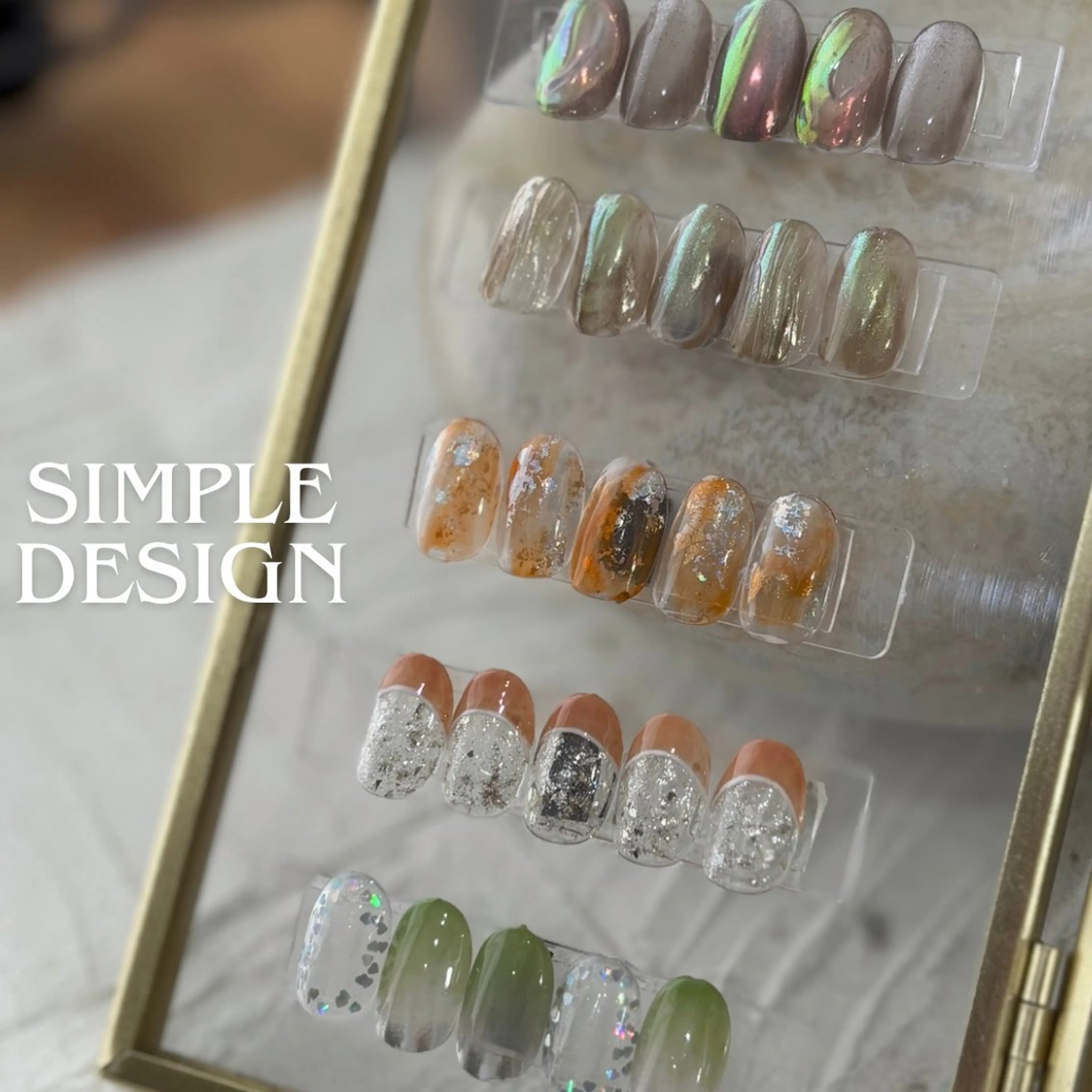 ネイル オーロラネイル ラメ(グリッター) ニュアンスネイル シンプルネイル ハンドネイル caddly naoのネイルデザイン