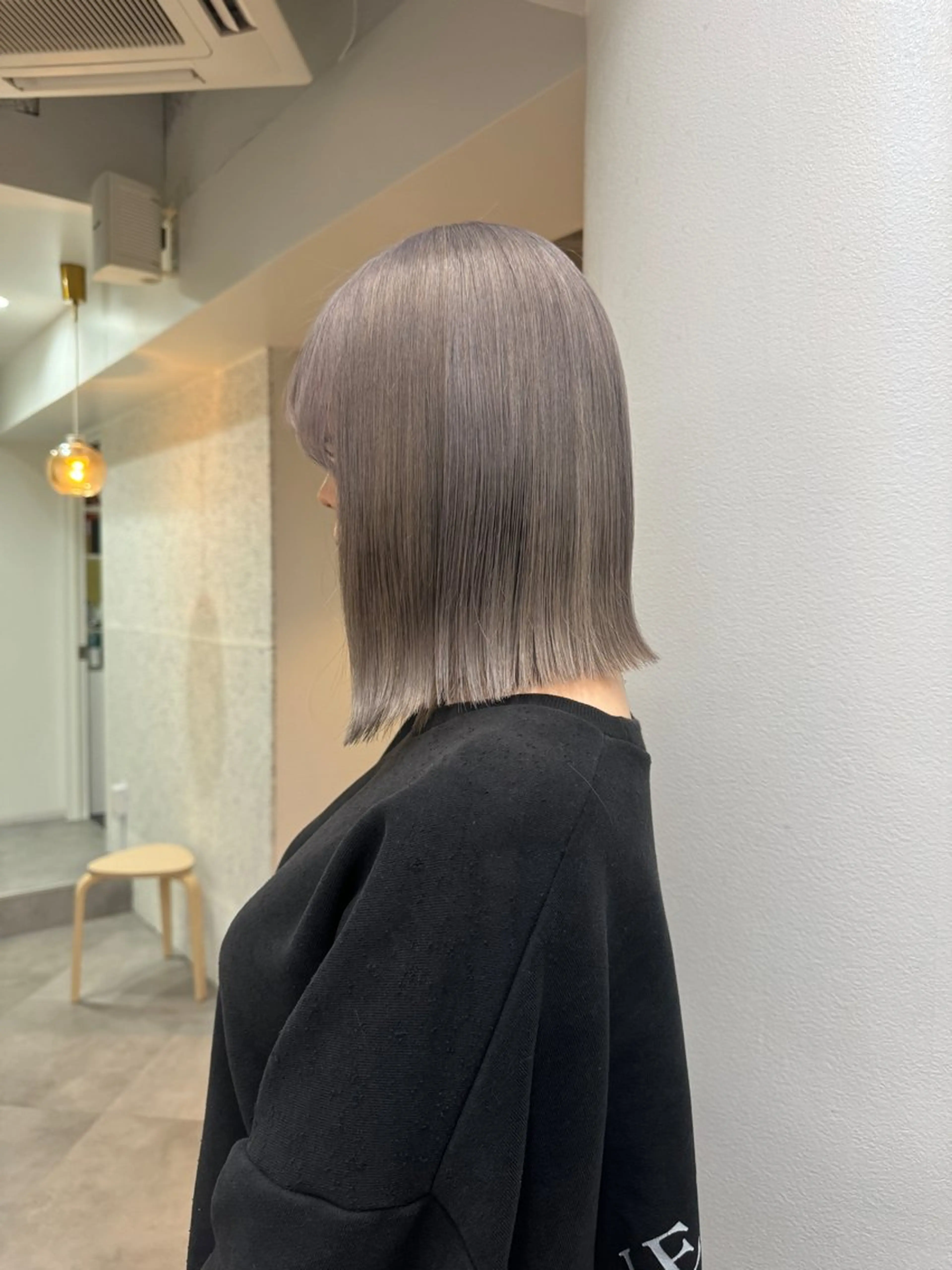 ミディアム カラー 切りっぱなしボブ レイヤー/縮毛矯正のヘアスタイル