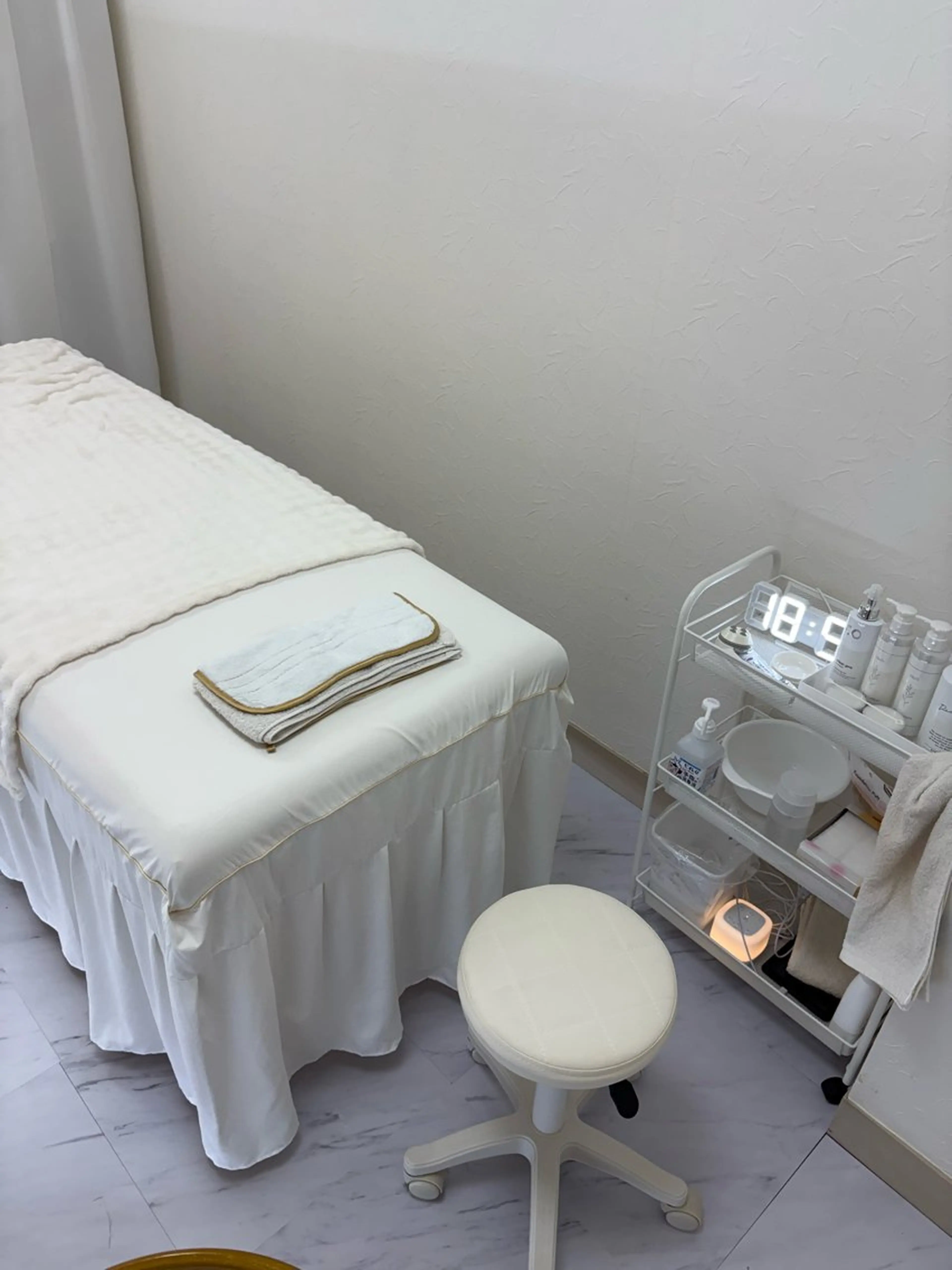 OLYMPIA 小顔 ハーブピーリングのエステ・リラクイメージ