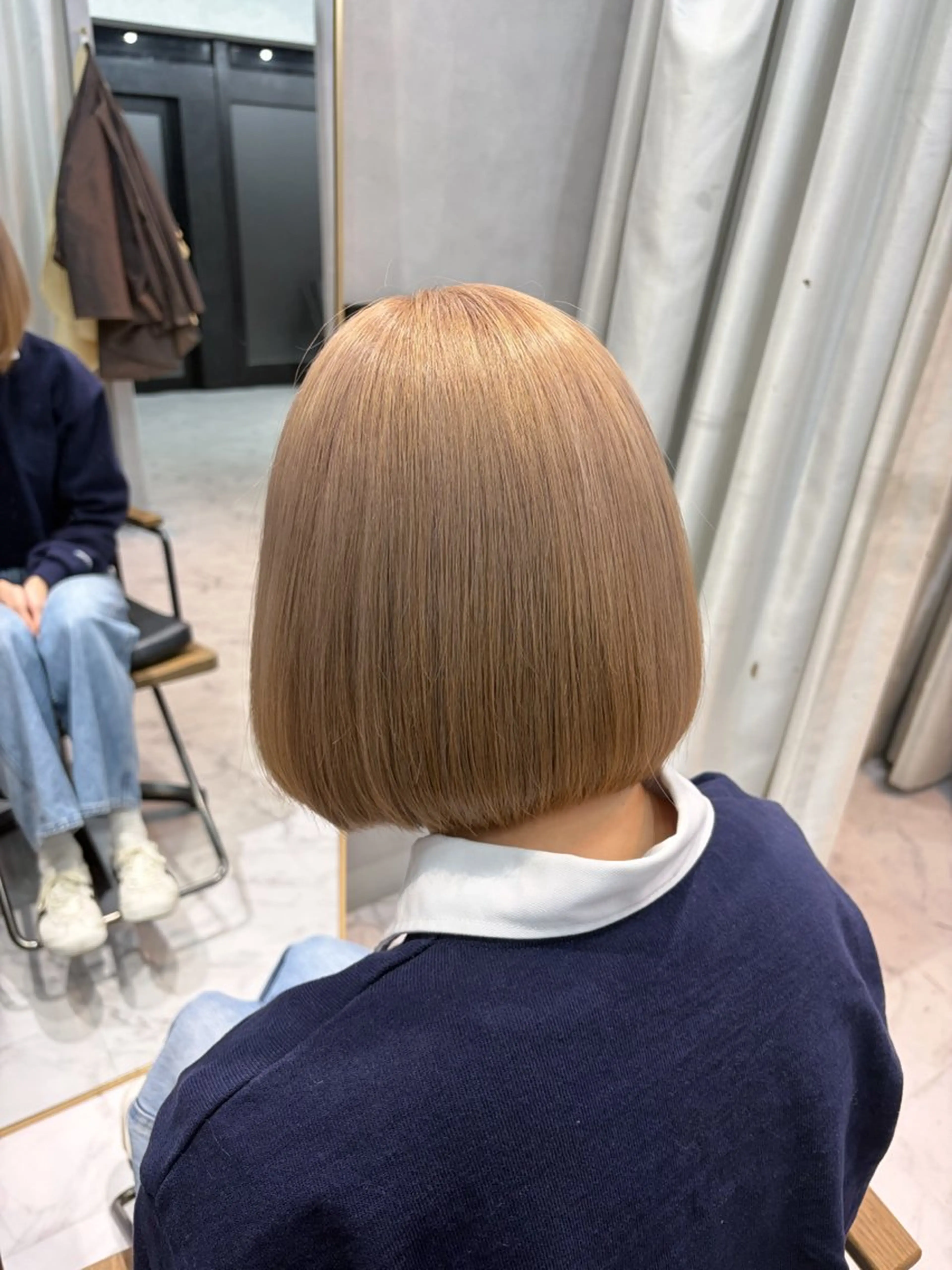 ショート カラー ベージュカラー ブリーチ 透明感カラー ミルクティーベージュ 似合わせカット｡:* nanaka🌦️のヘアスタイル