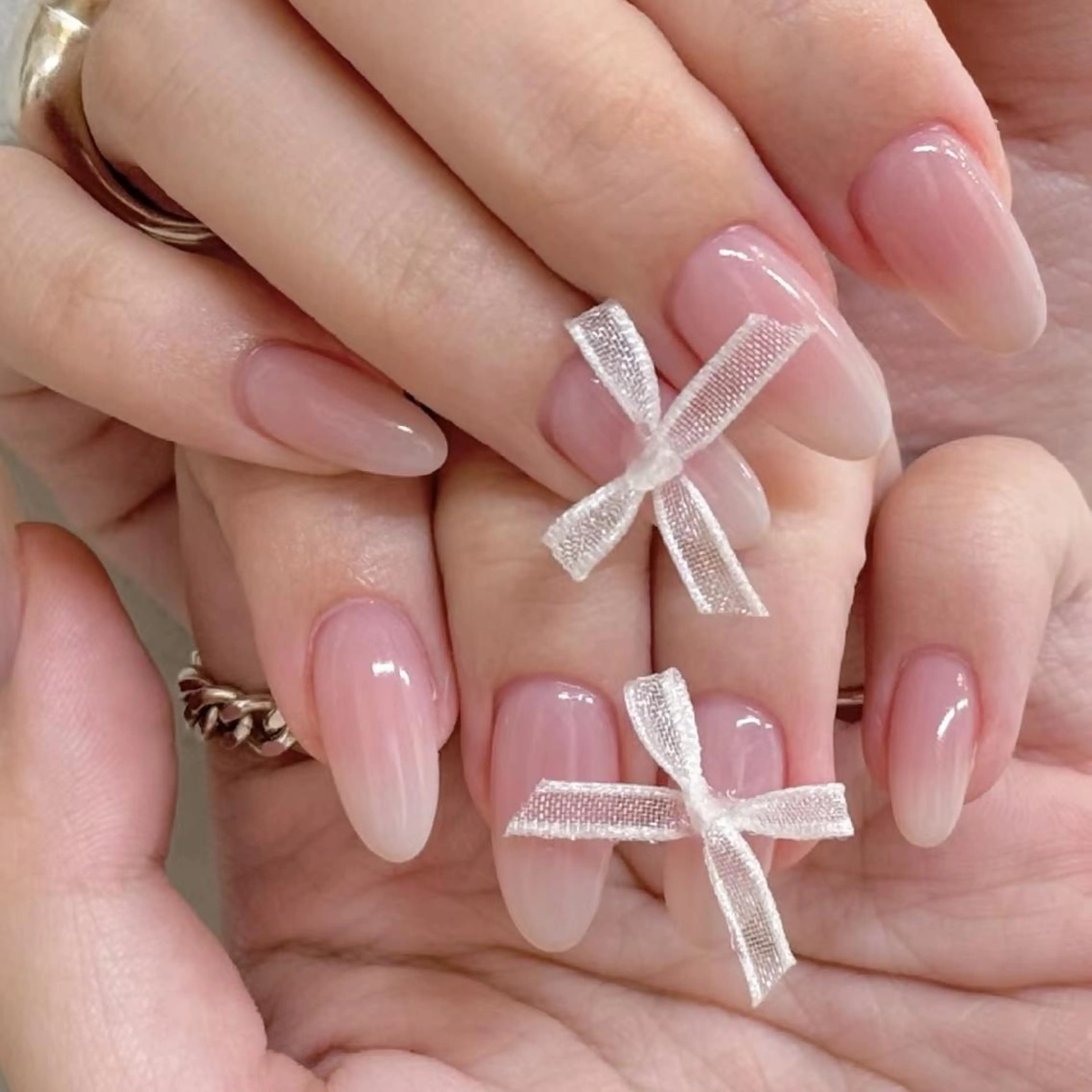 ネイル グラデーション ピンク リボン シンプルネイル ハンドネイル ToliyDeliy Nail Salonのネイルデザイン