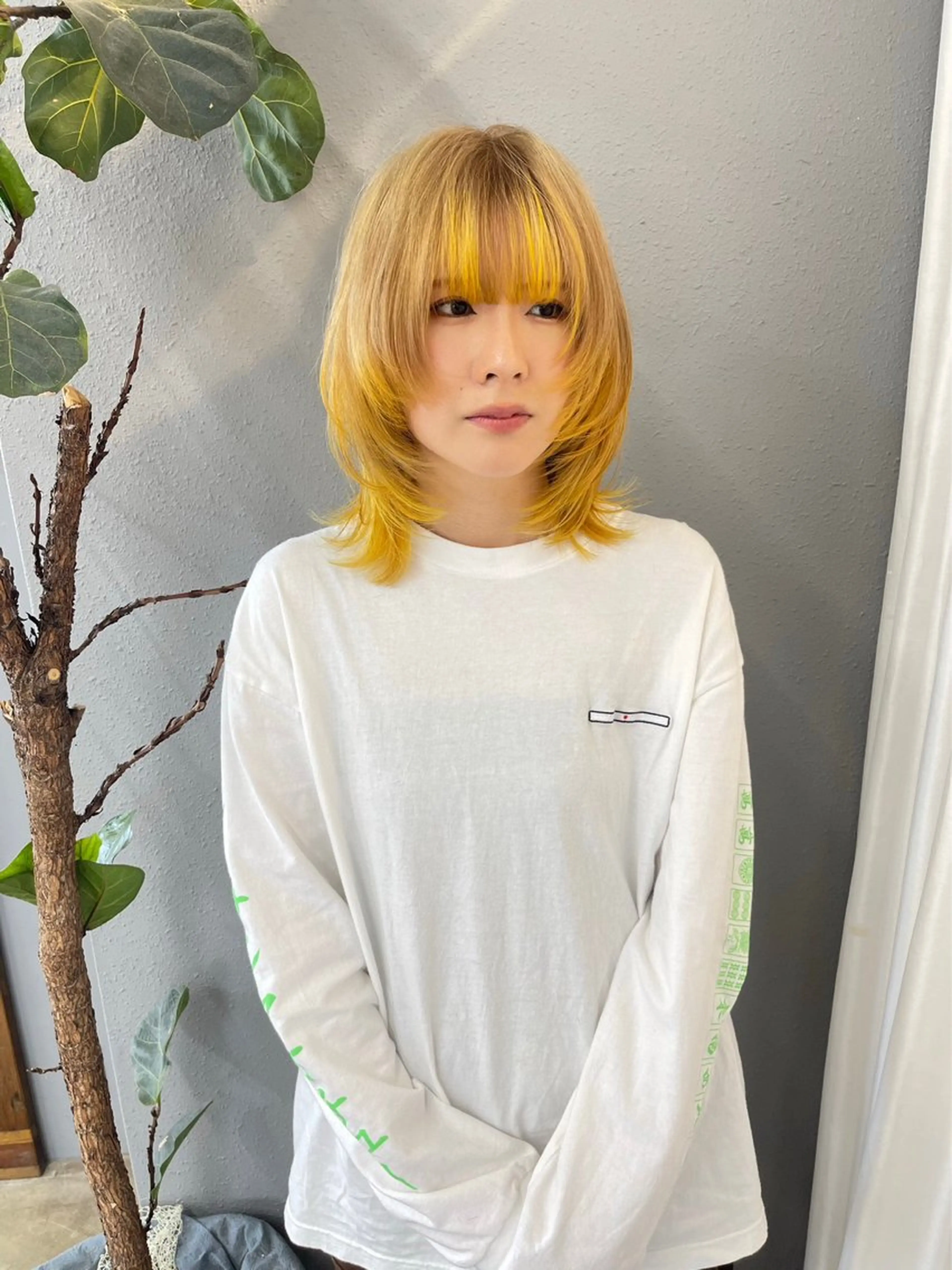 ミディアム カラー デザインカラー 顔周りカット レイヤーカット ウルフカット ウルフレイヤー ヘアカラー トリートメント (h)wim ウィムのヘアスタイル