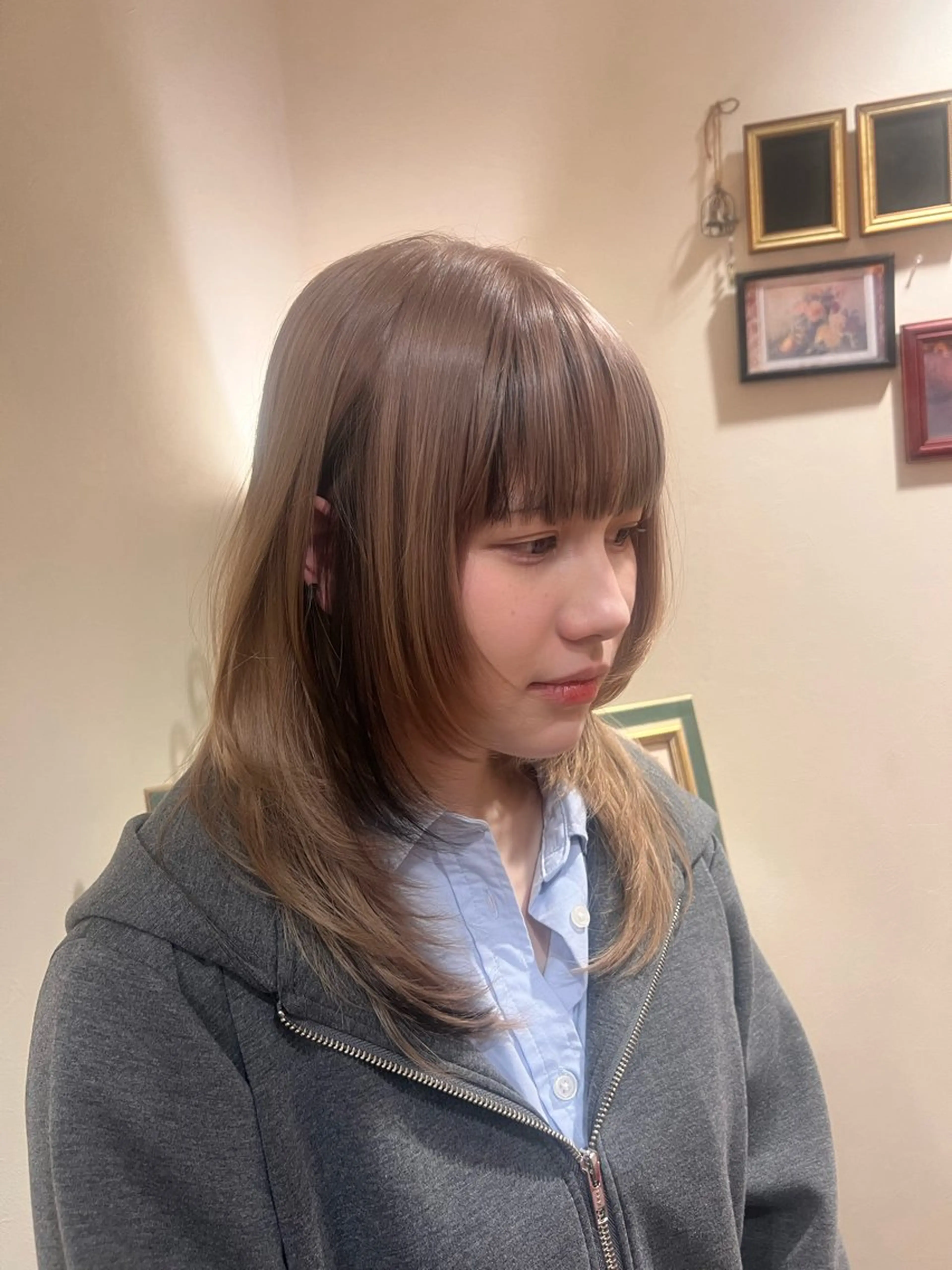 セミロング カラー デザインカラー グレージュ カット ヘアカラー 韓国スタイル🫧 サーシャのヘアスタイル
