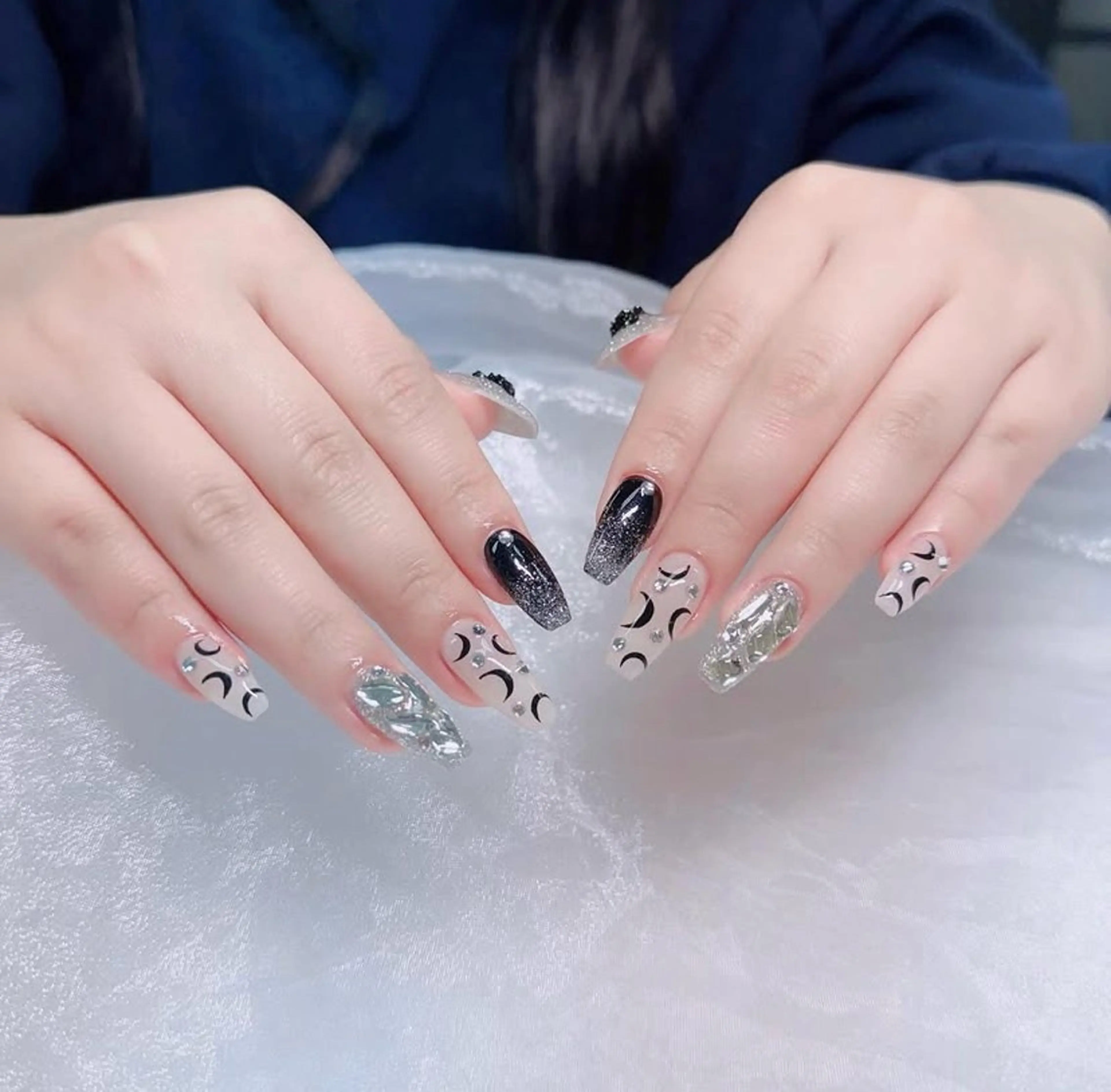 ネイル ハンドネイル Hin Nailsのネイルデザイン