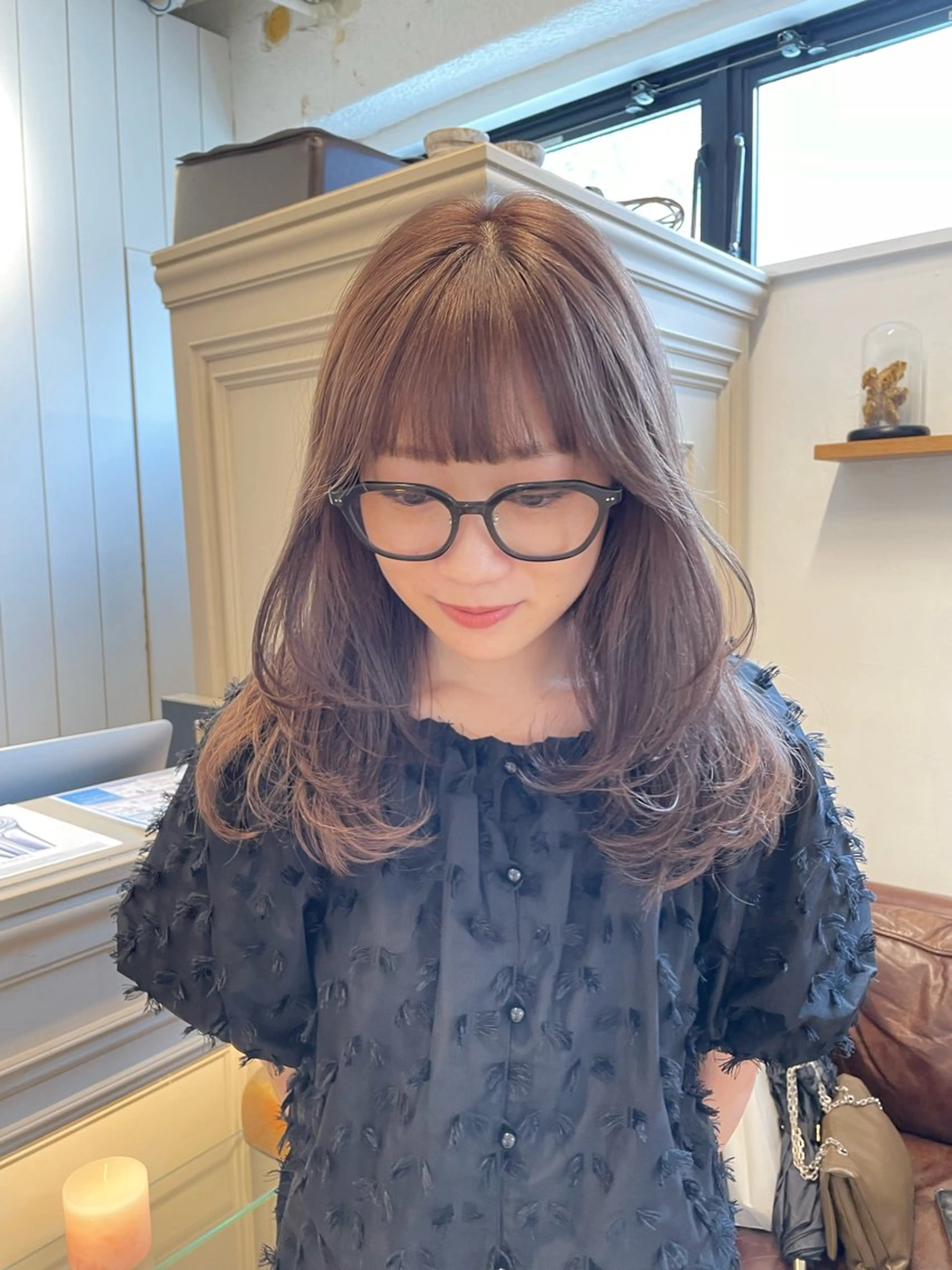 ミディアム カラー カット ヘアカラー トリートメント ミルクティー× グレージュMOMOのヘアスタイル