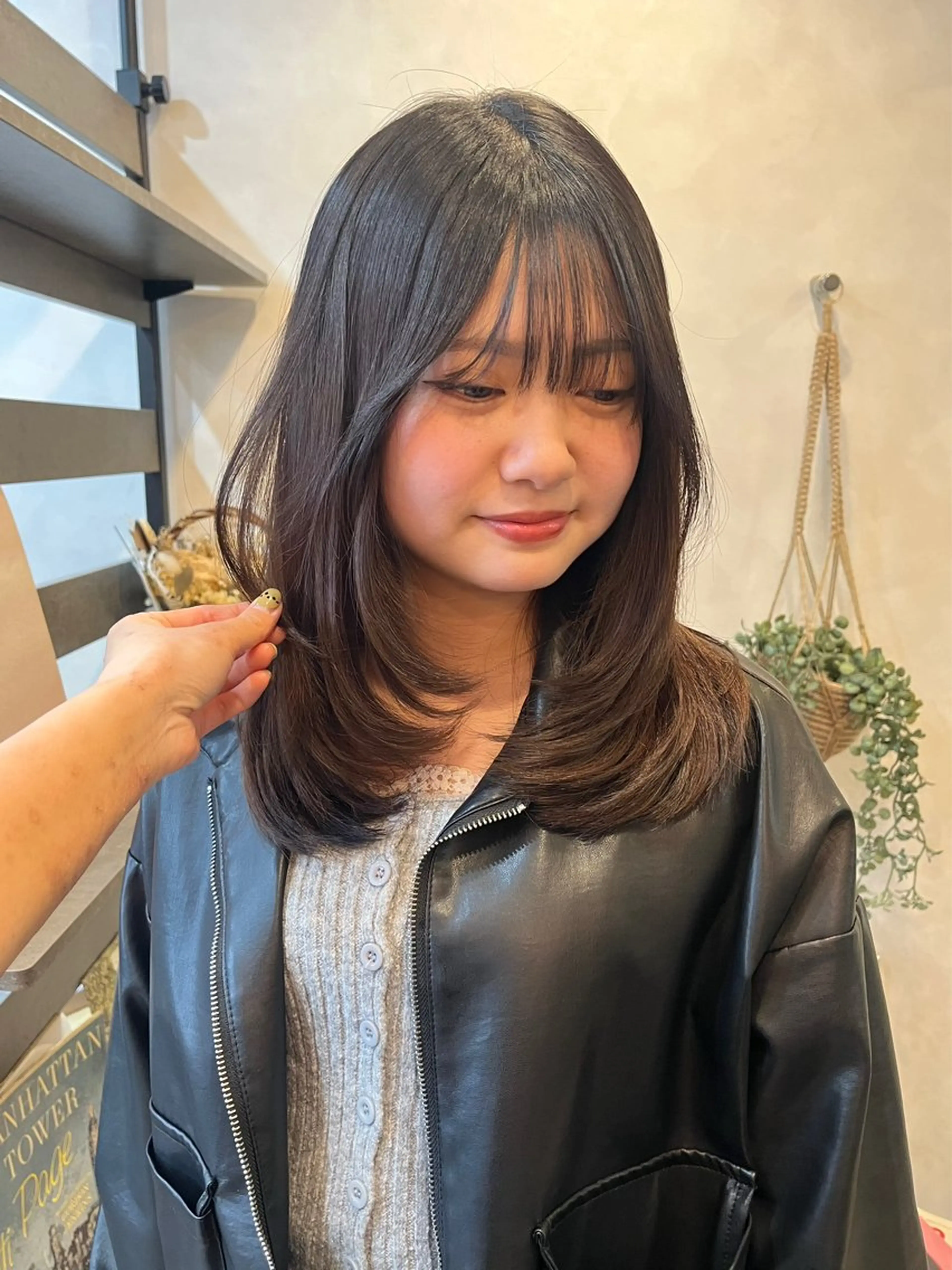 ミディアム 髪質改善 レイヤーカット トリートメント 酸性ストレート カット 縮毛矯正 トリートメント 髪質改善/レイヤー/ ボブ/磯野史歩のヘアスタイル