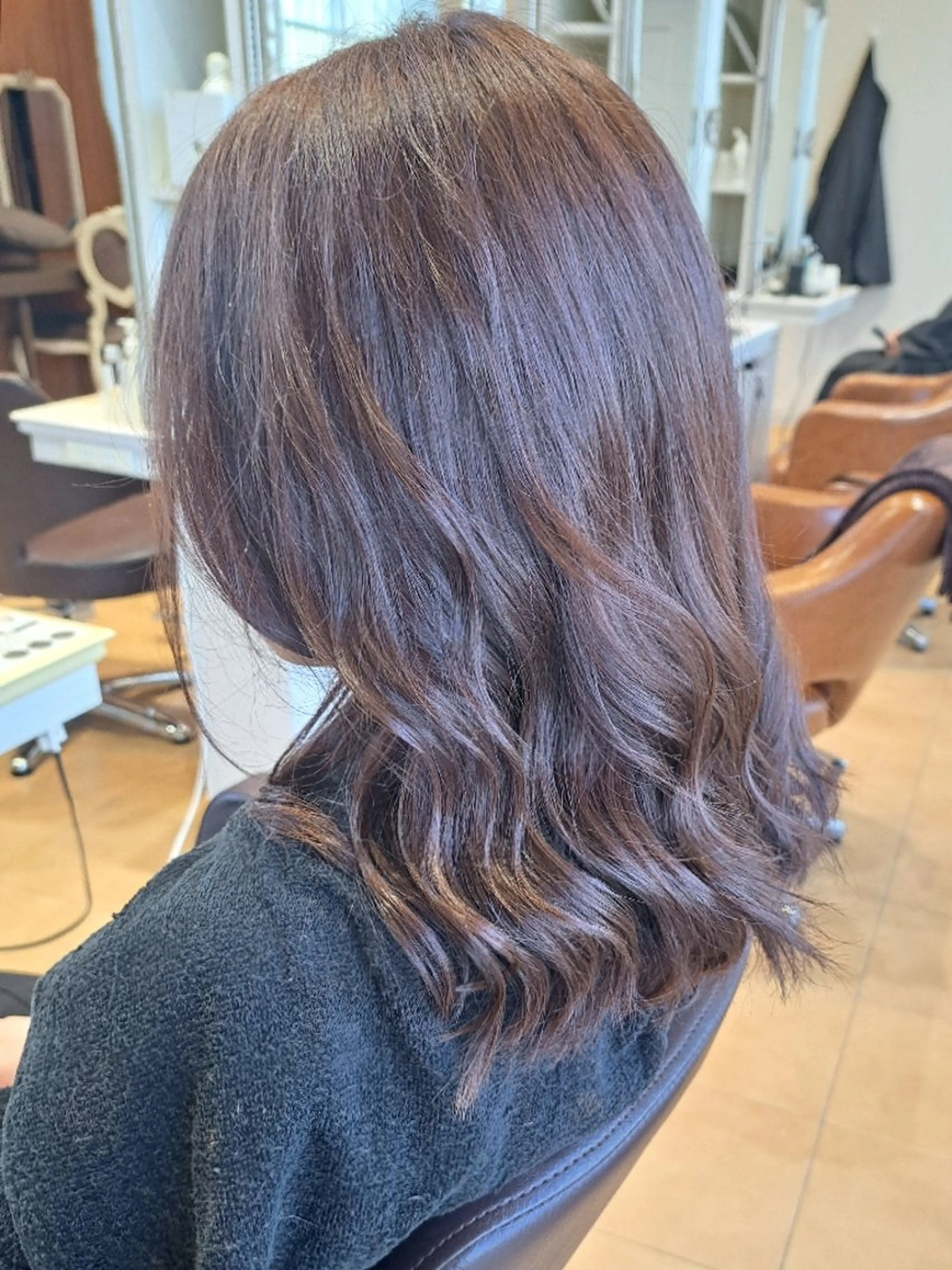 ミディアム カラー カット ヘアカラー トリートメント 照屋 わかなのヘアスタイル