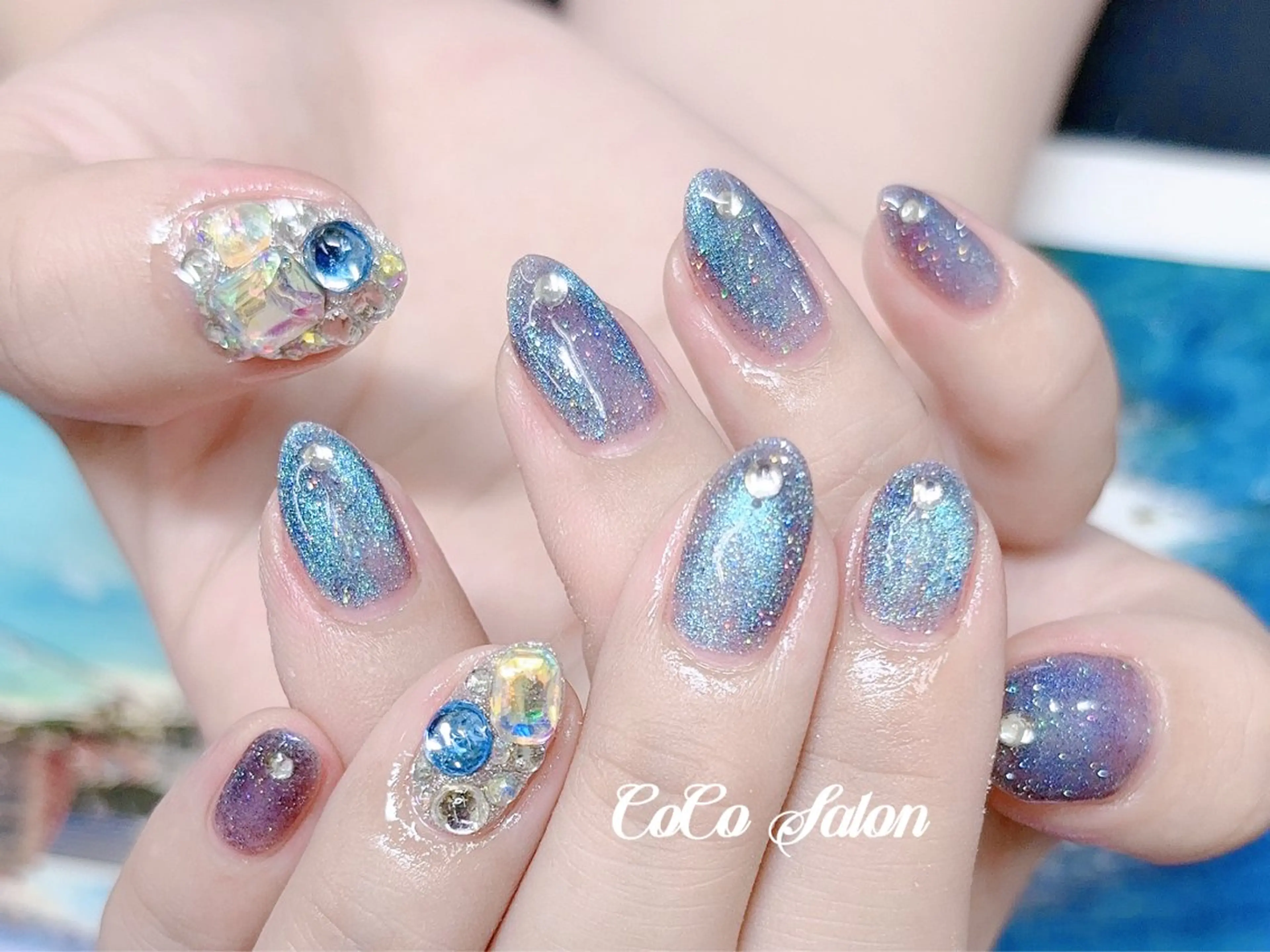ネイル アートネイル ブルー ジェルネイル キラキラネイル ラメ(グリッター) ハンドネイル CoCoSalon ネイル/まつ毛予約のネイルデザイン