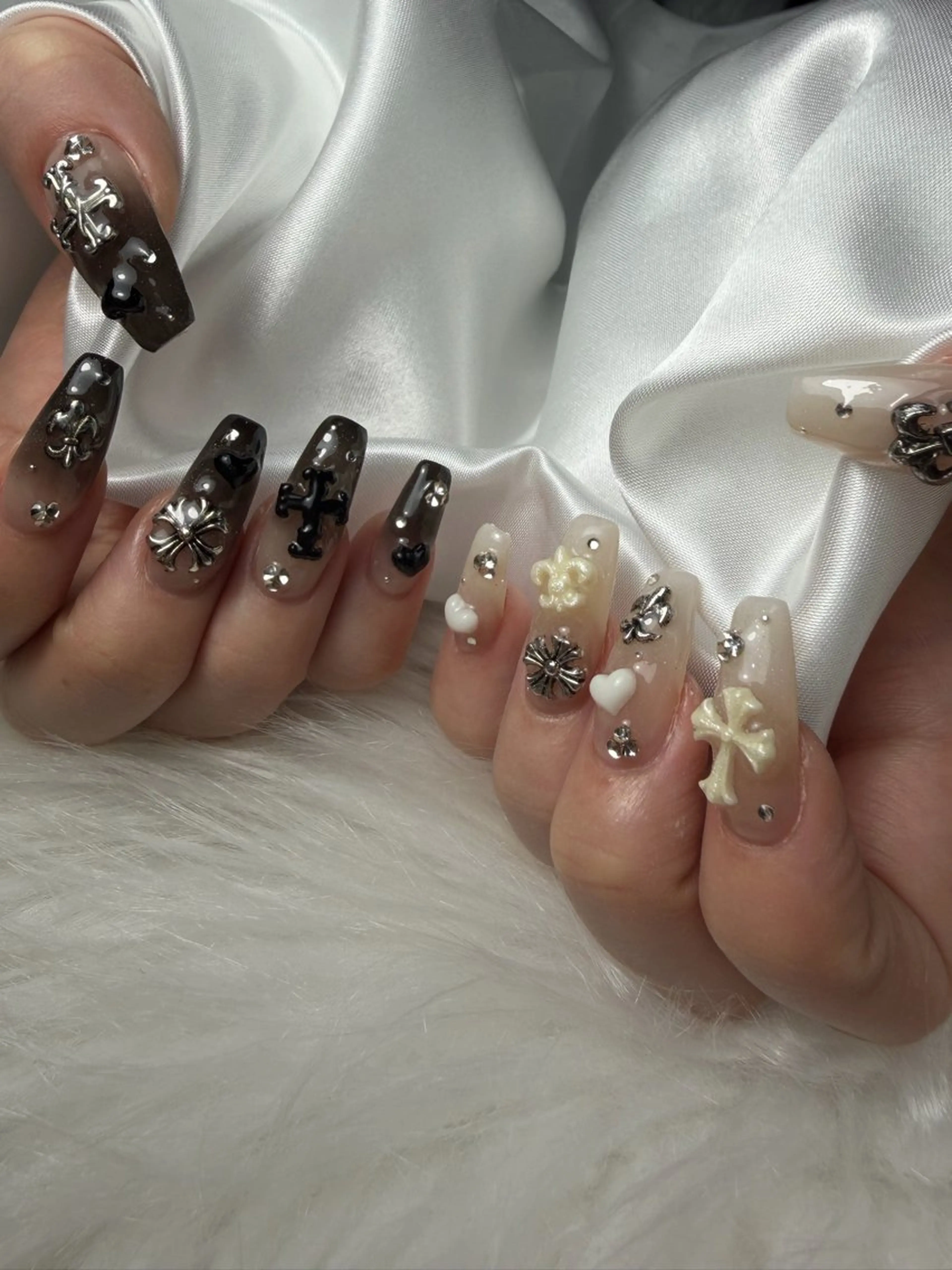 ネイル ハンドネイル ゴテゴテ💙ワンホン リオナのネイルデザイン