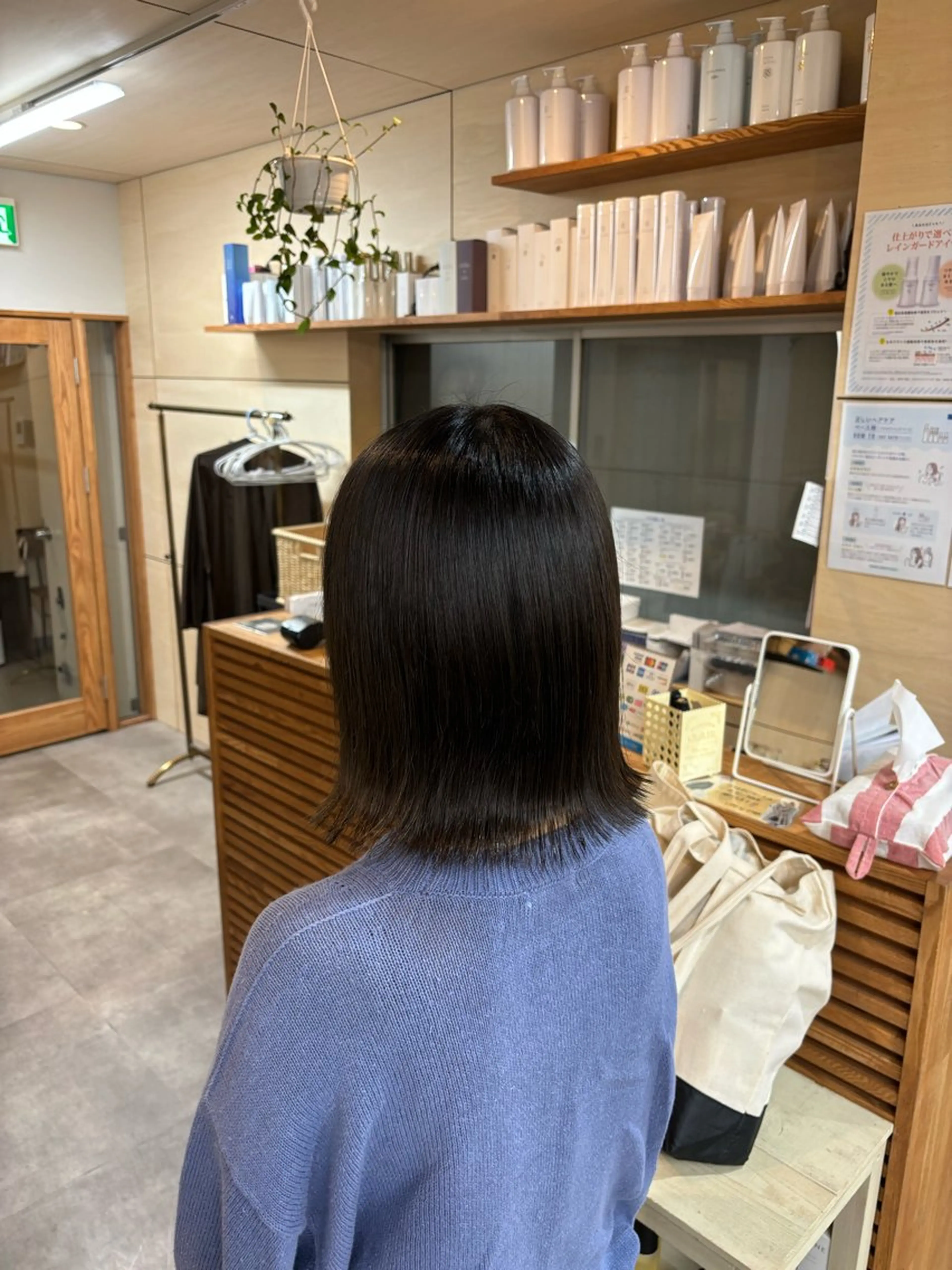 ミディアム カット ヘアカラー 縮毛矯正 トリートメント 桂 奈穂のヘアスタイル