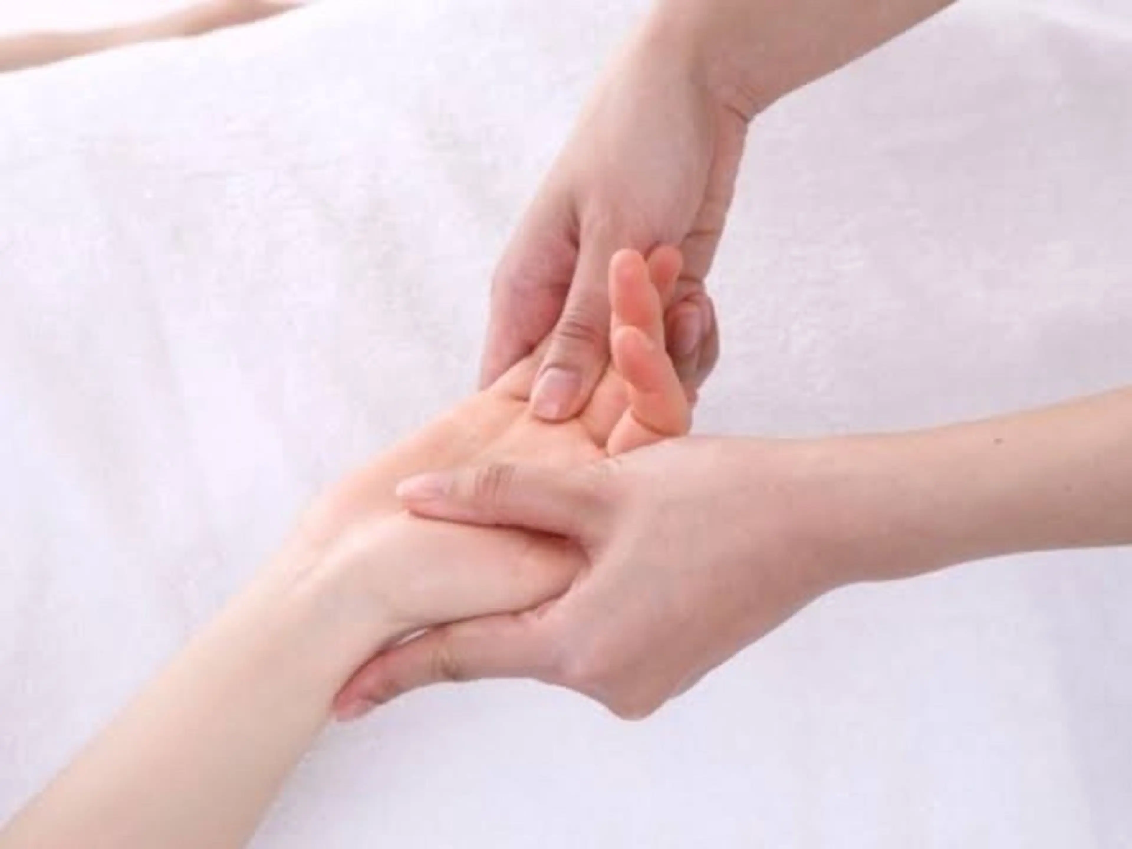 小顔・毛穴・たるみ ネイル　似内真樹のエステ・リラクイメージ