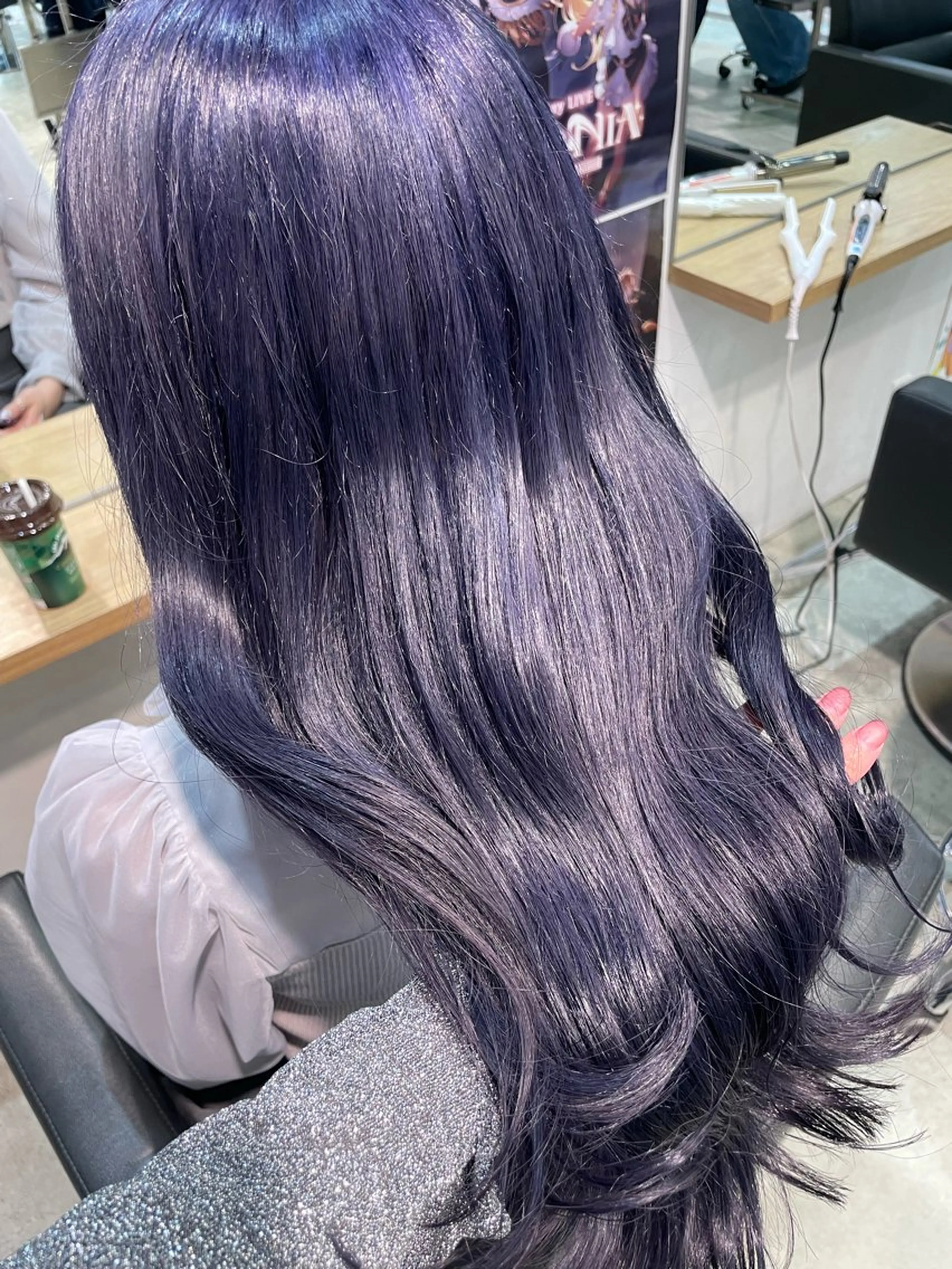 セミロング カラー ブリーチ ケアブリーチ ネイビーカラー ヘアカラー トリートメント インナーカラー 推し ブリーチ  髪質改善のヘアスタイル