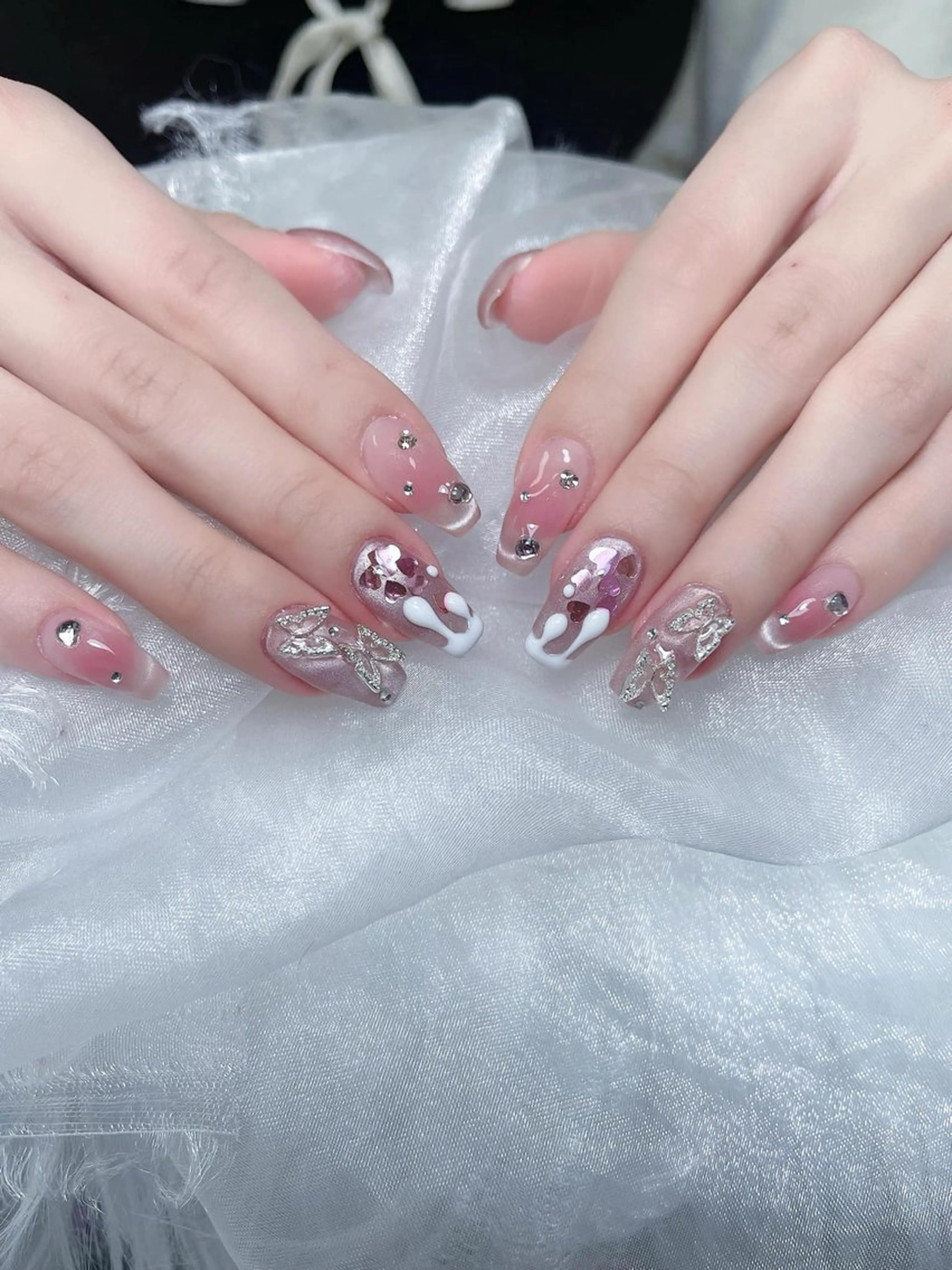 ネイル オーロラネイル クリアネイル フラッシュネイル ジェルネイル グラデーション ハンドネイル Amee Nail Salonのネイルデザイン