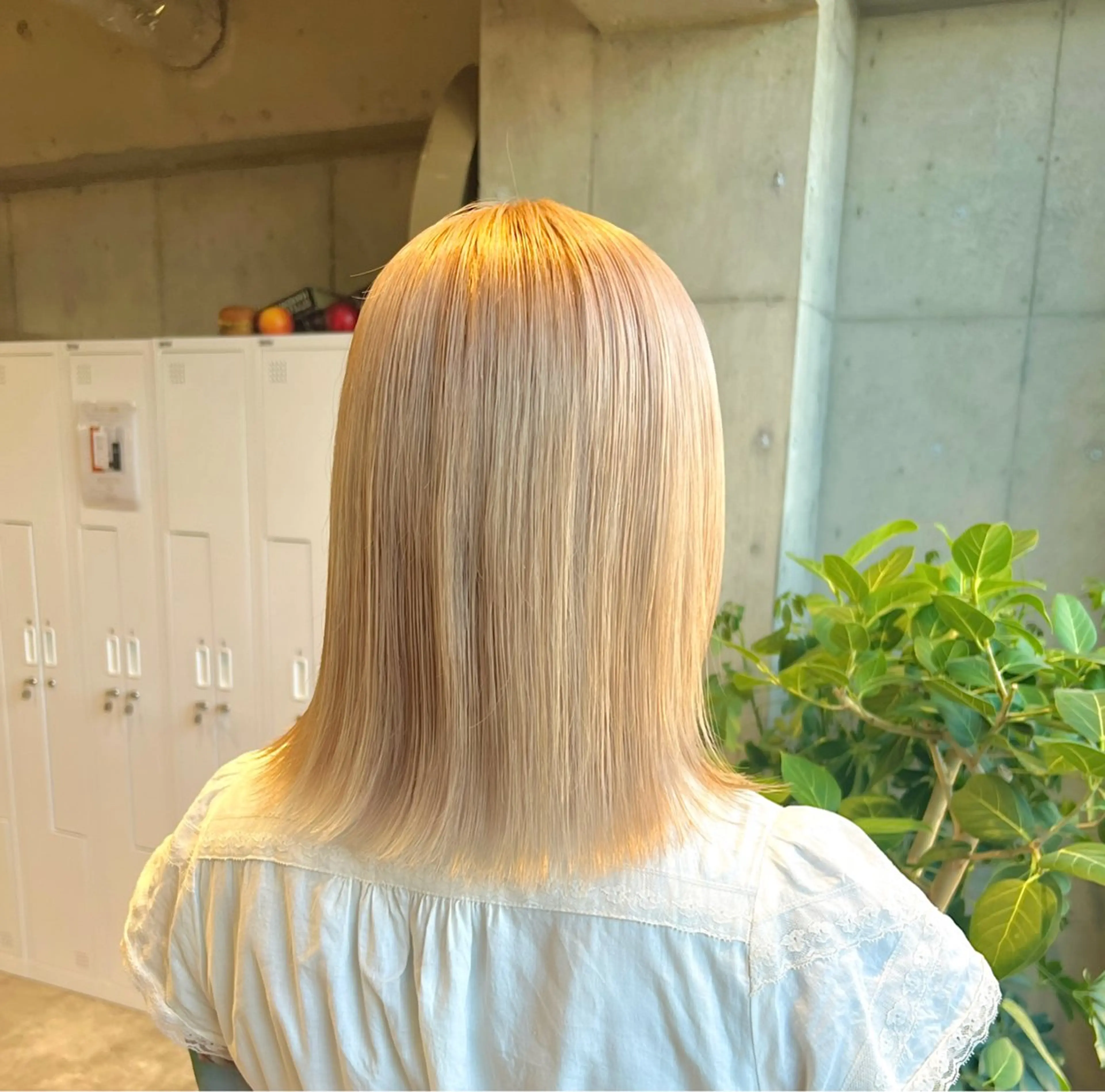 セミロング カラー ベージュカラー ハイトーンカラー ハイトーンベージュ 透明感/血色カラー/ 下北沢レイヤー/ゆいのヘアスタイル